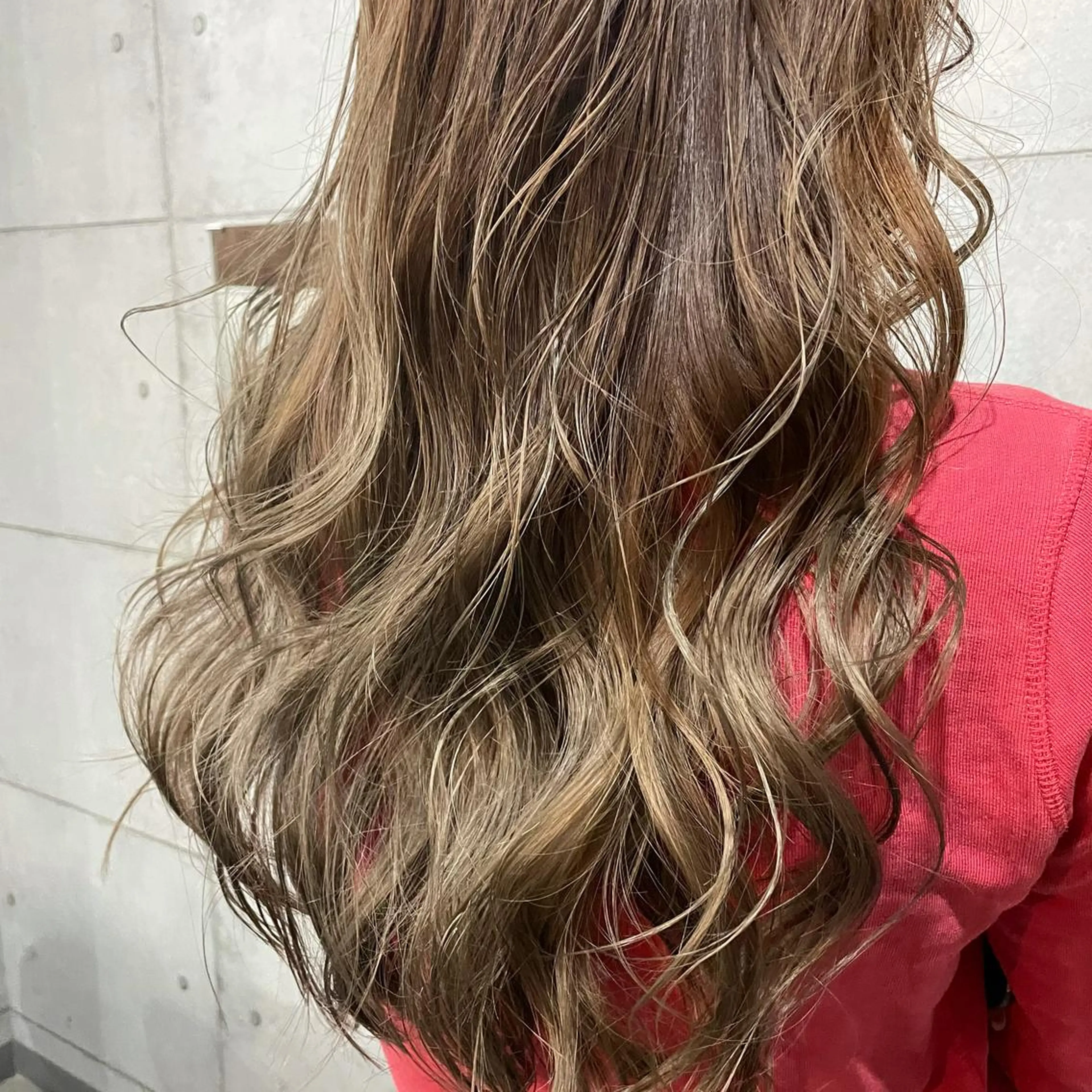 ミディアム カラー パーマ ヘアアレンジ メンズ キッズ ネイル マツエク・マツパ メンズブリーチ ブリーチ 切りっぱなしヘアボブ ミディアムヘアRYOのヘアスタイル