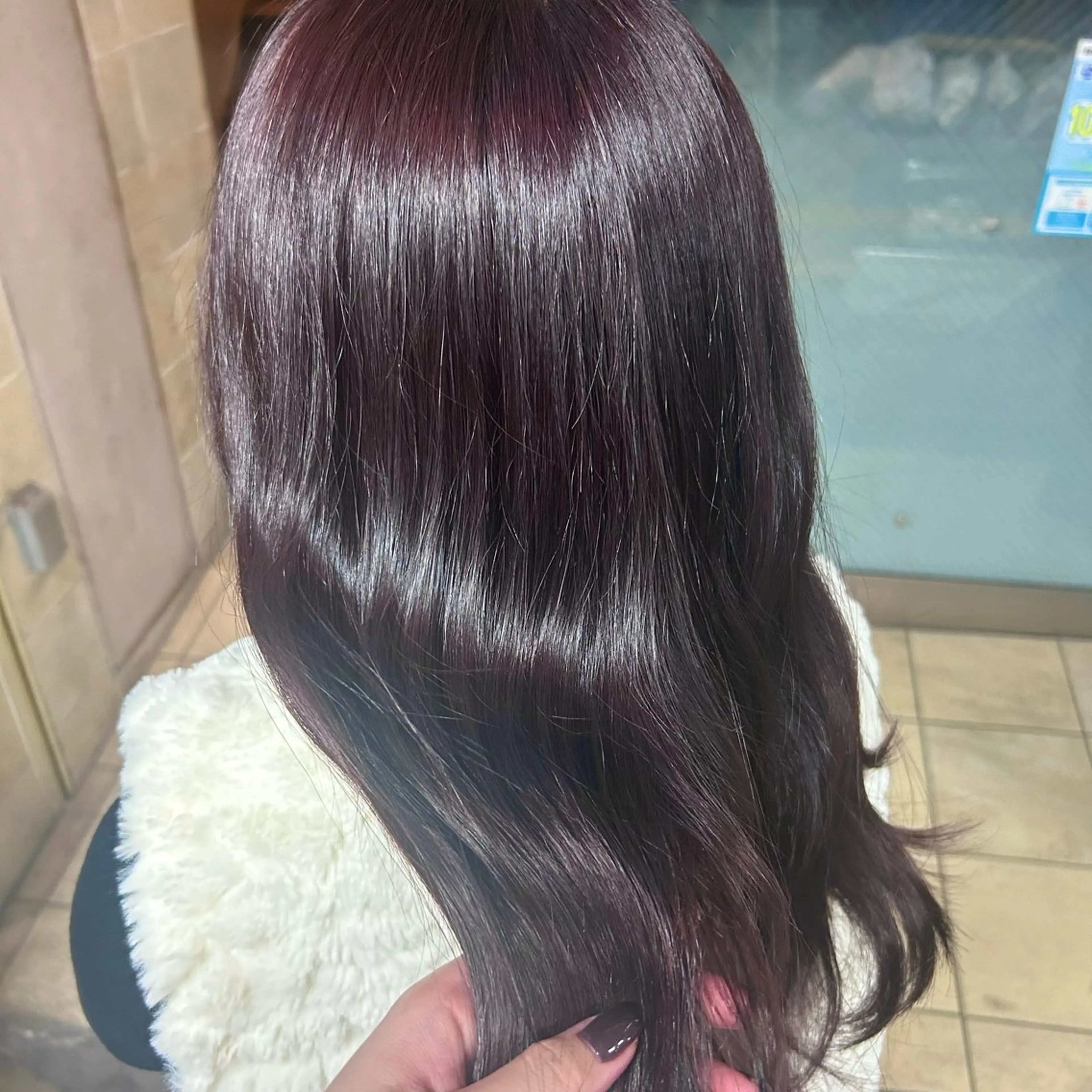 セミロング カラー あやめ🪽 オリーブ/ハイトーンのヘアスタイル