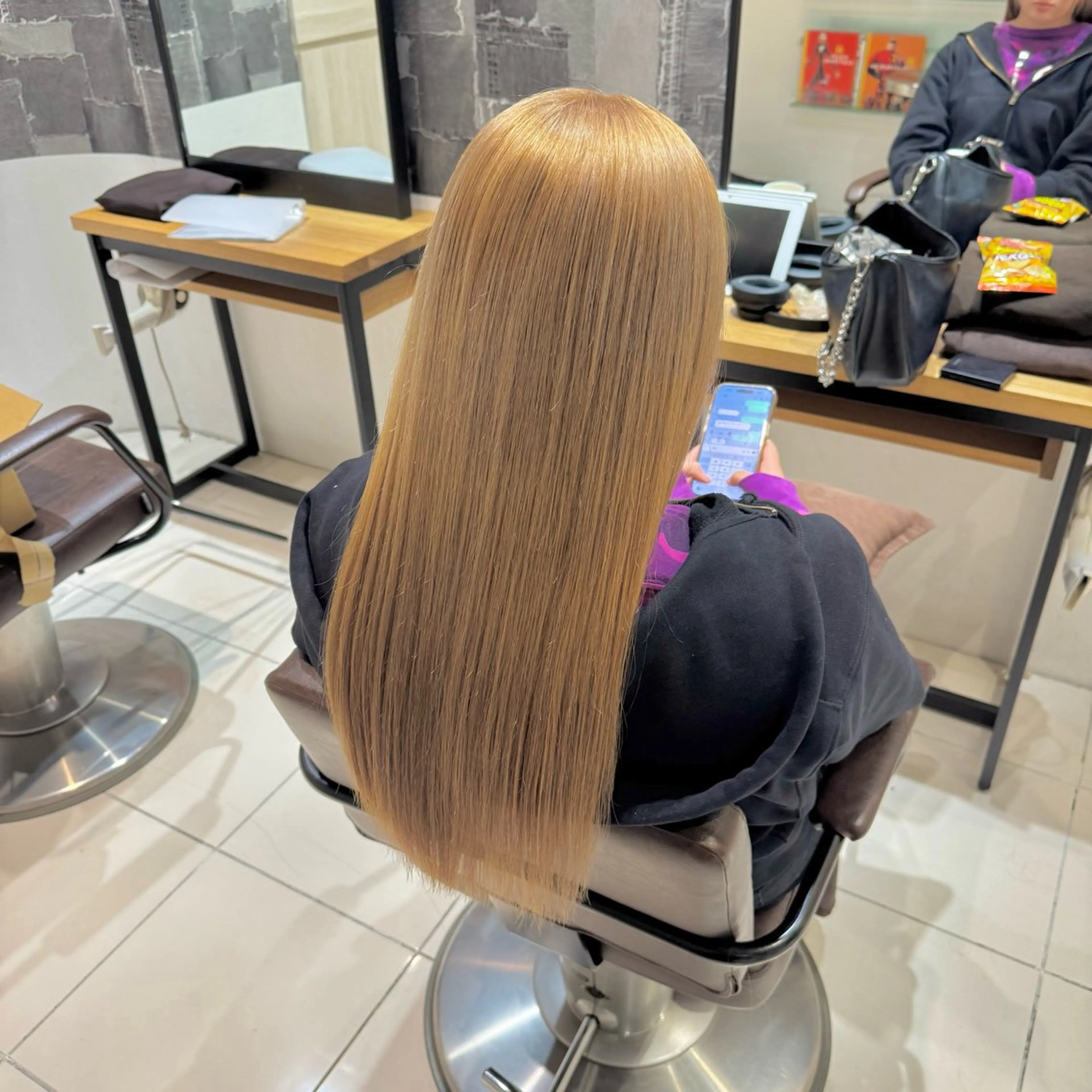 カラー ベージュカラー ミルクティーベージュ 伊藤 深月のヘアスタイル