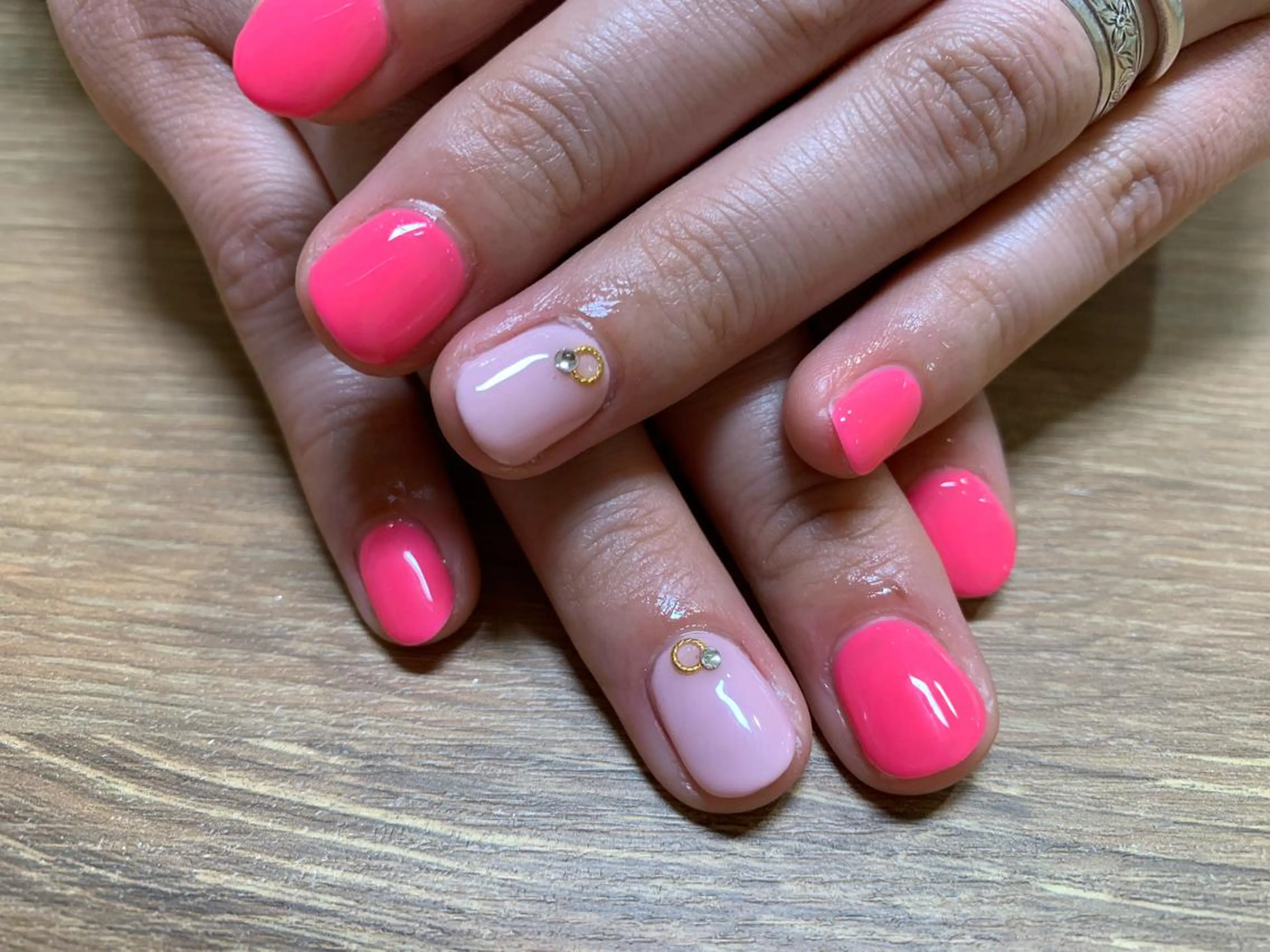 ネイル charme所属・. SHIORIのネイルデザイン