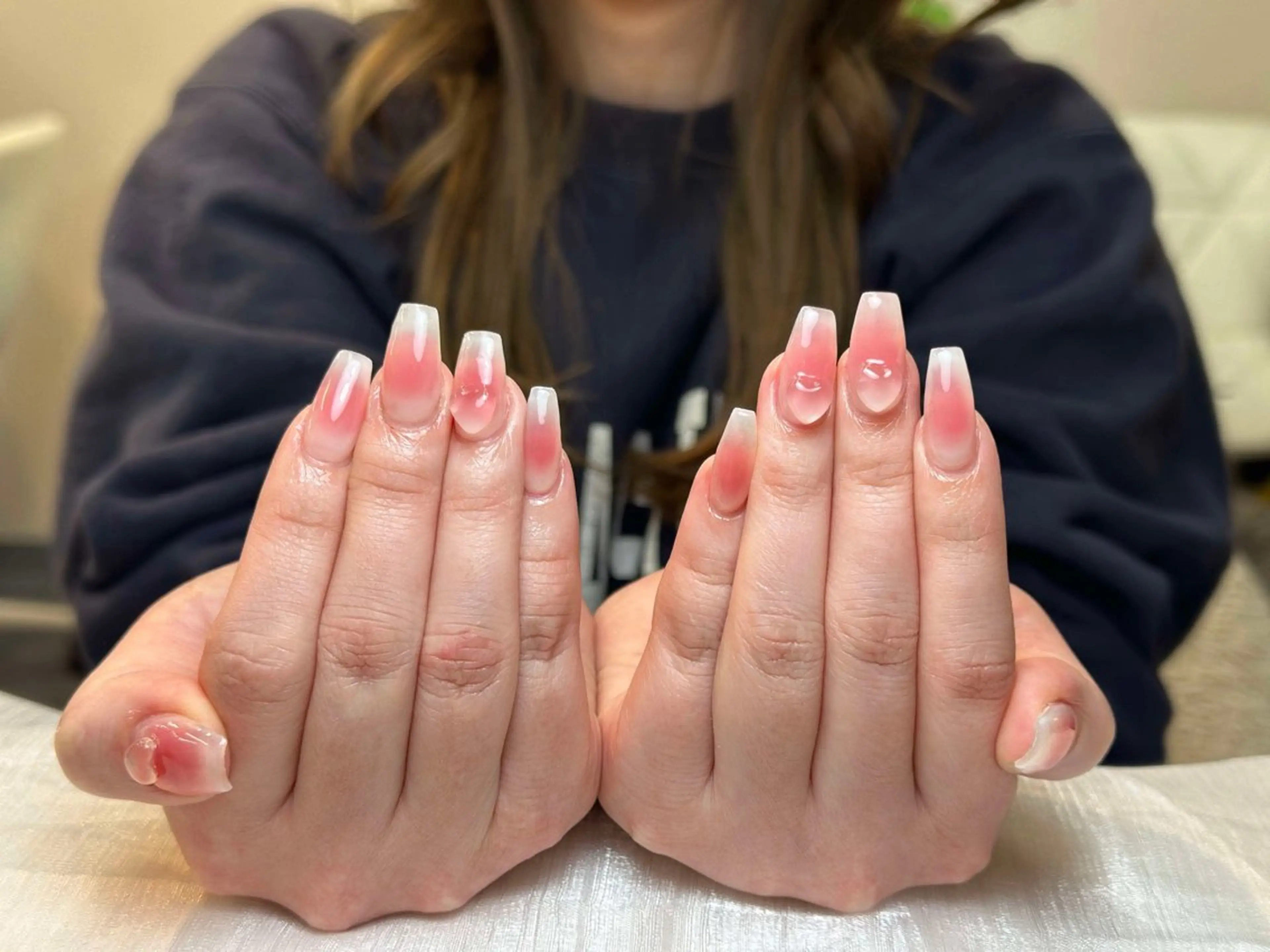 ネイル グラデーション キラキラネイル ワンカラーネイル 冬ネイル Jenn Nail Salonのネイルデザイン