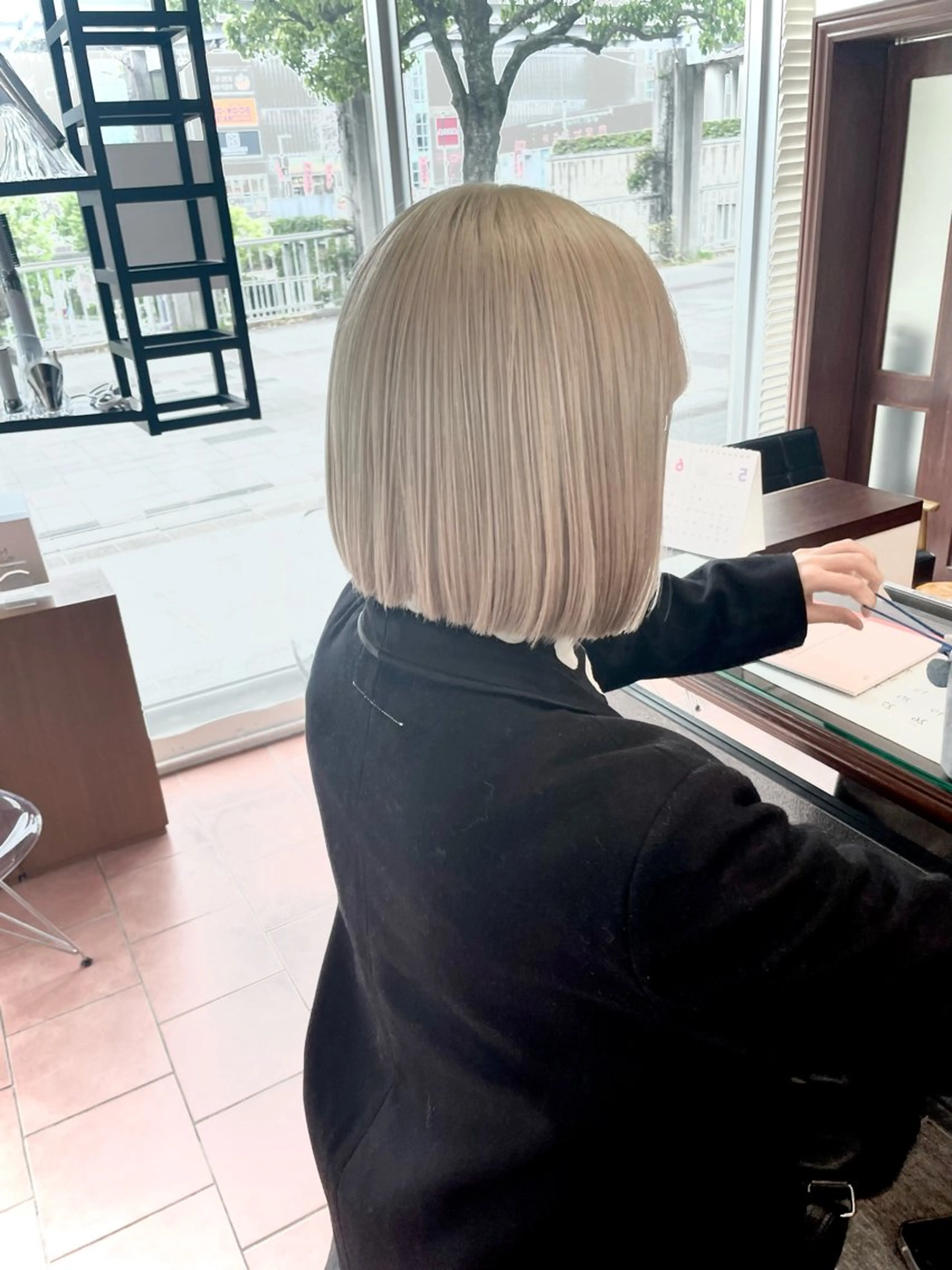 ミディアム カット ヘアカラー ⭐️韓国ブリーチ 顔周りカット⭐️のヘアスタイル