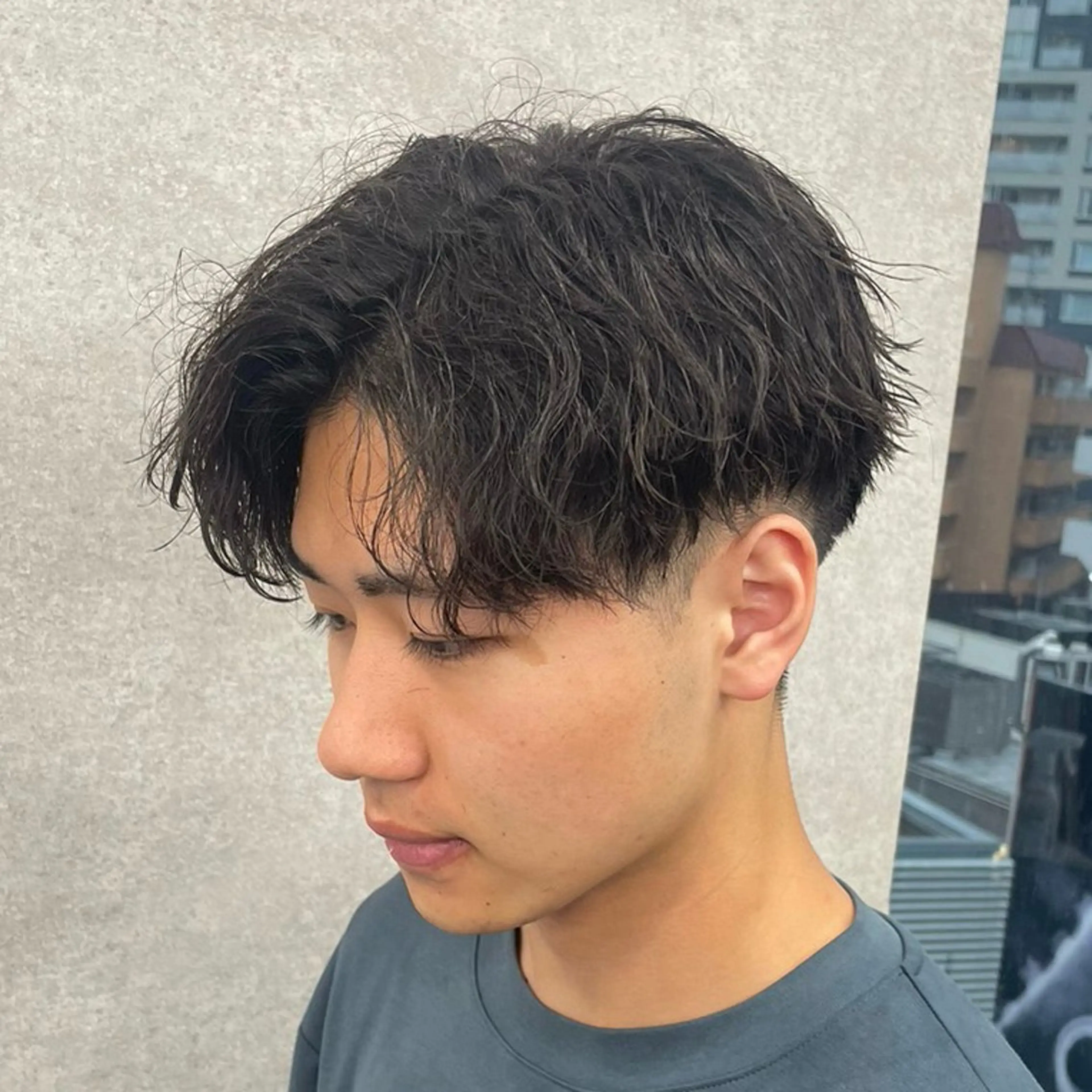 ショート カラー パーマ ヘアアレンジ メンズ センターパート メンズハイライト メンズメッシュ マッシュ メンズパーマ 仕上がり満足度No. 1🔥BLUCK🔥のヘアスタイル