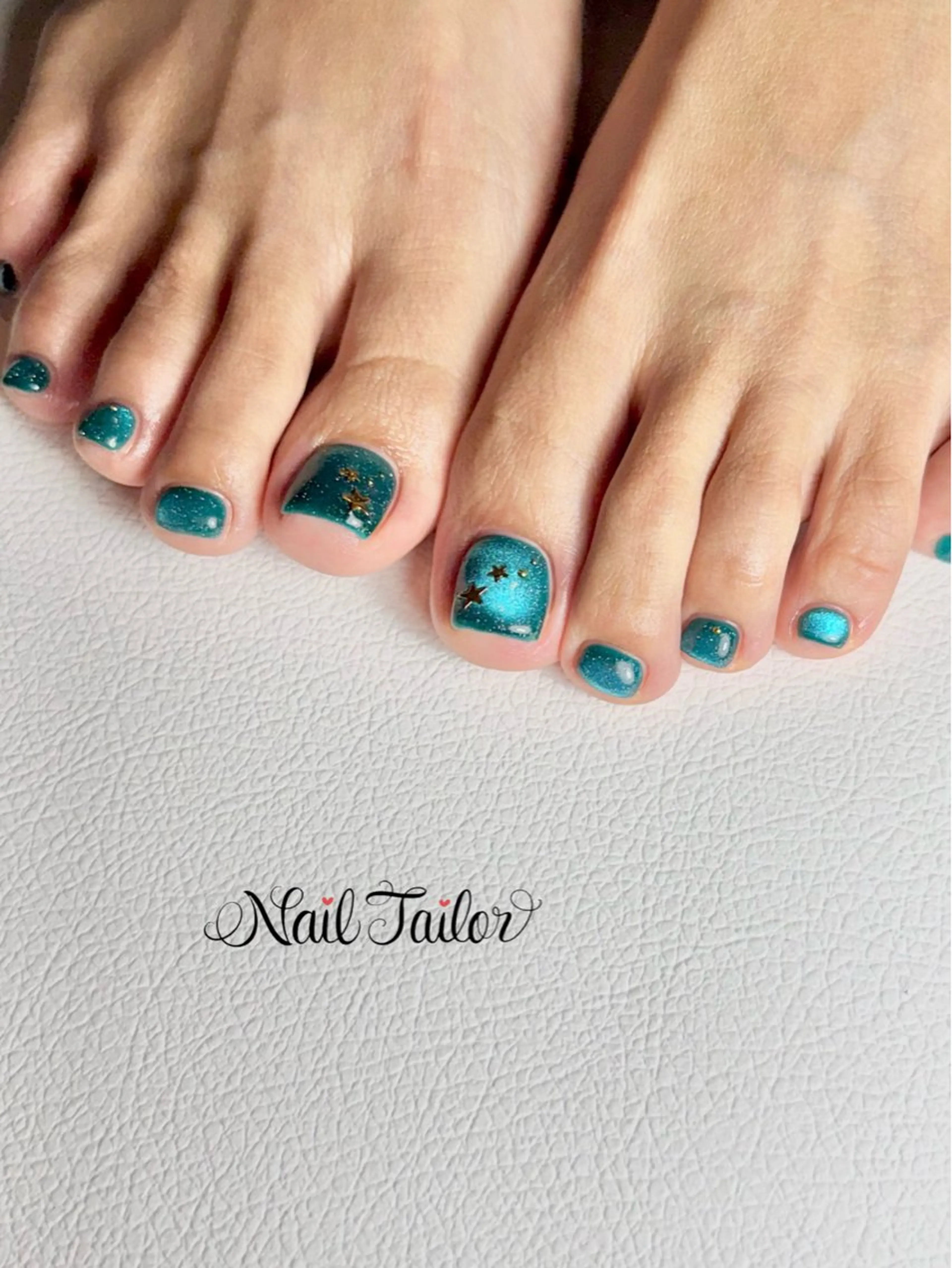 ネイル ブルー フットネイル ゴールド キラキラネイル 水色 フットネイル NailTailor ネイルテイラーのネイルデザイン
