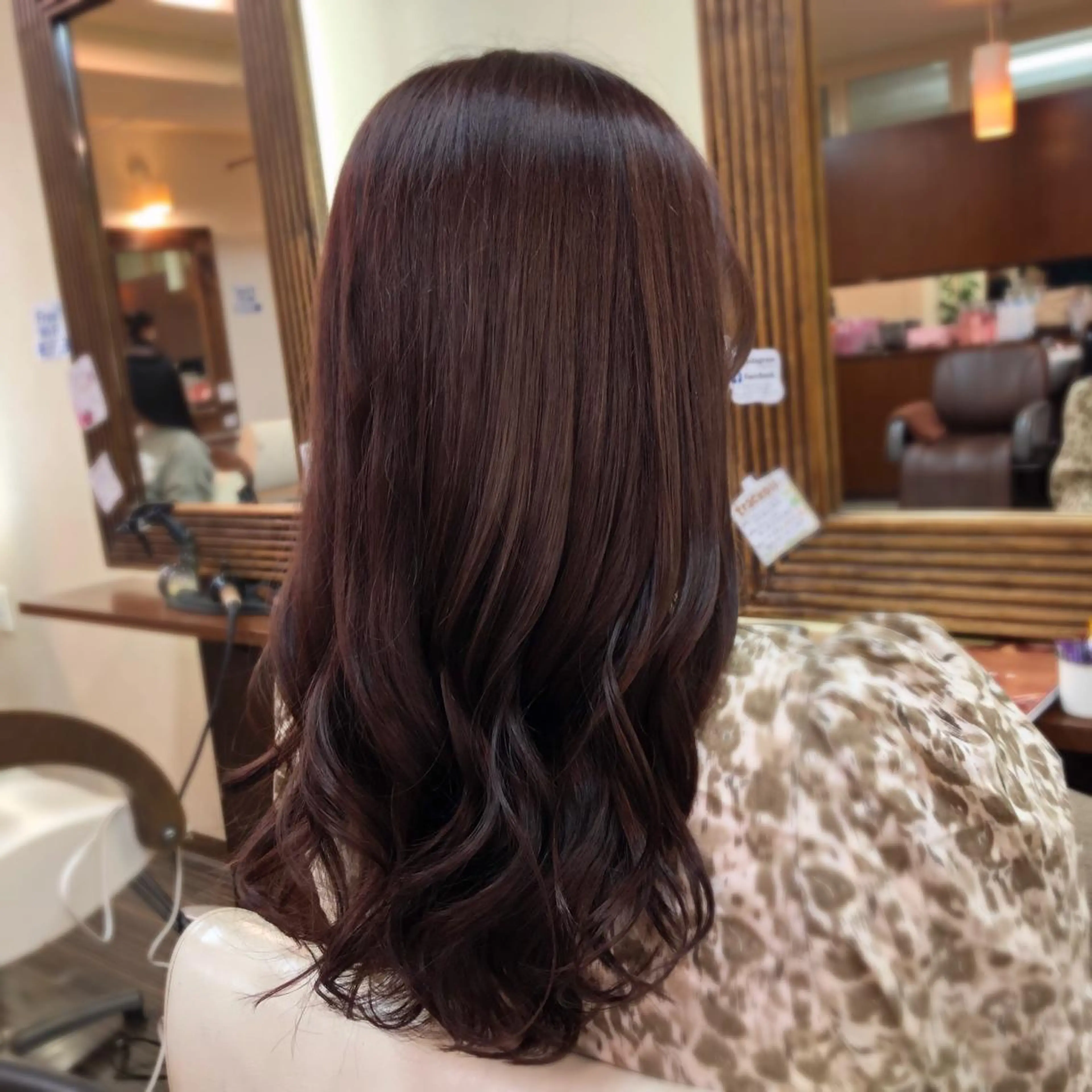 セミロング カラー ヘアカラー トリートメント 山崎 絵莉香のヘアスタイル