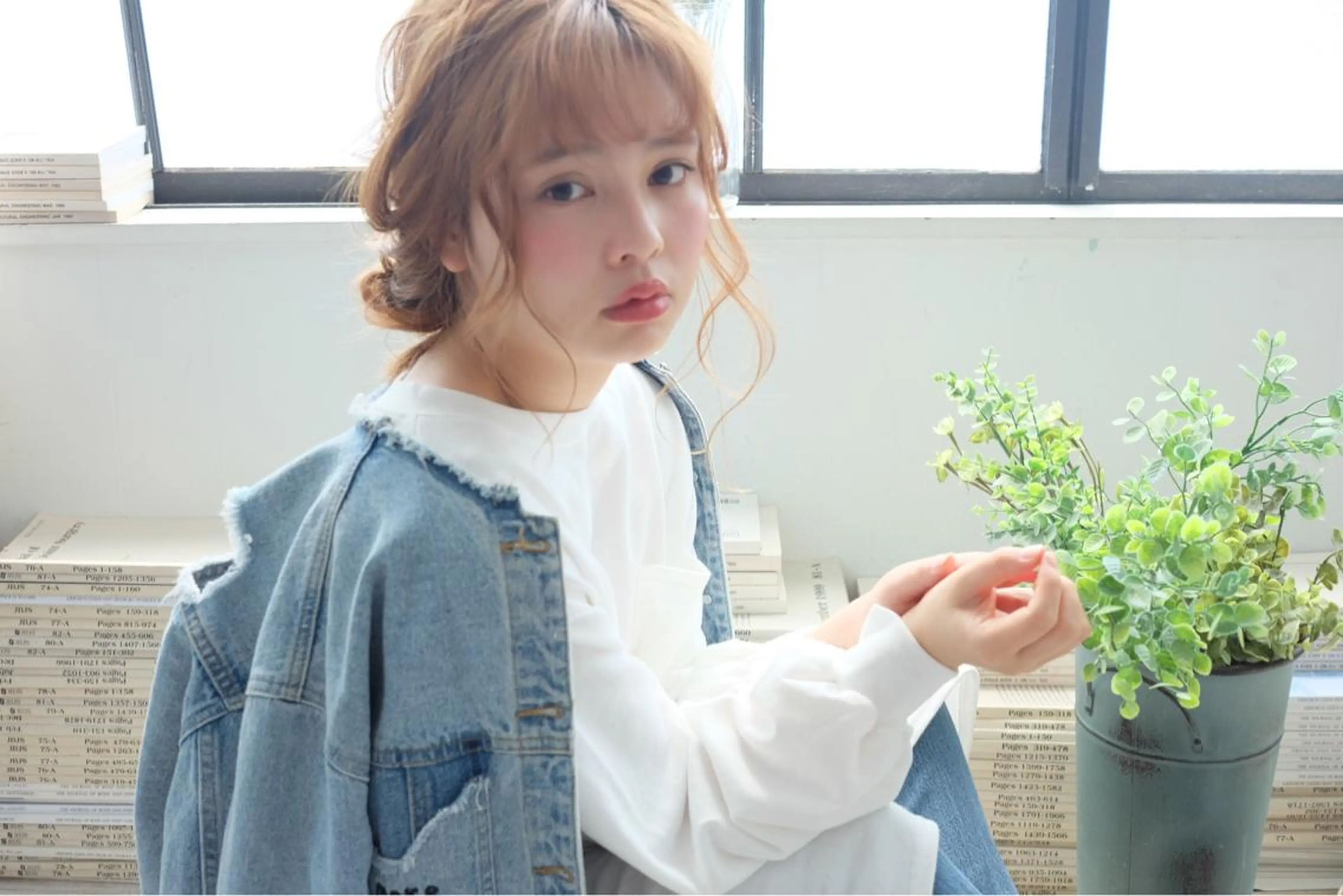 ヘアアレンジ 成人式 着物ヘア あやかショート 白髪ぼかしのヘアスタイル