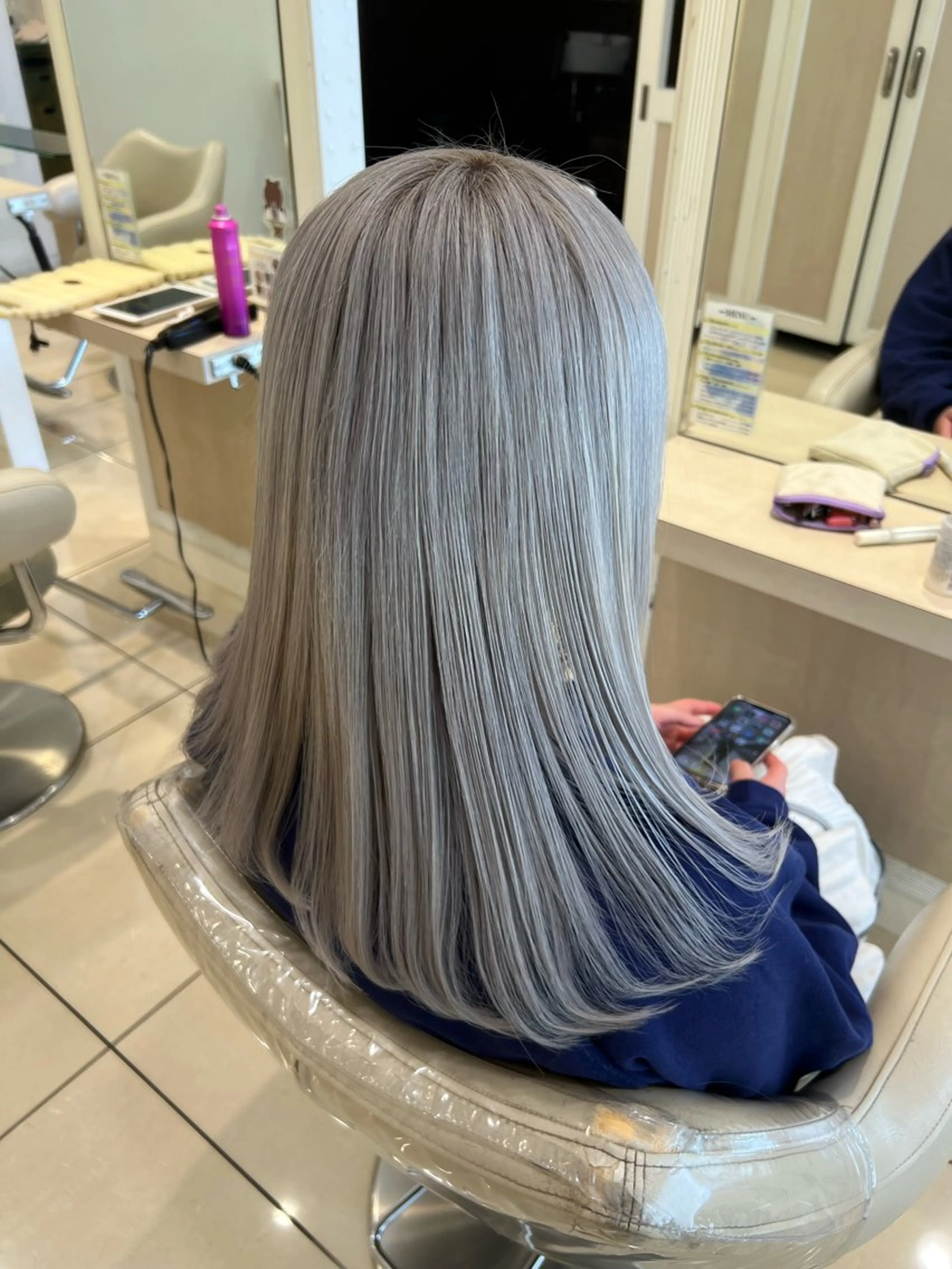 ロング カラー ハイトーンカラー シルバー カット ヘアカラー トリートメント 💫副店長💫 篠崎 はやとのヘアスタイル