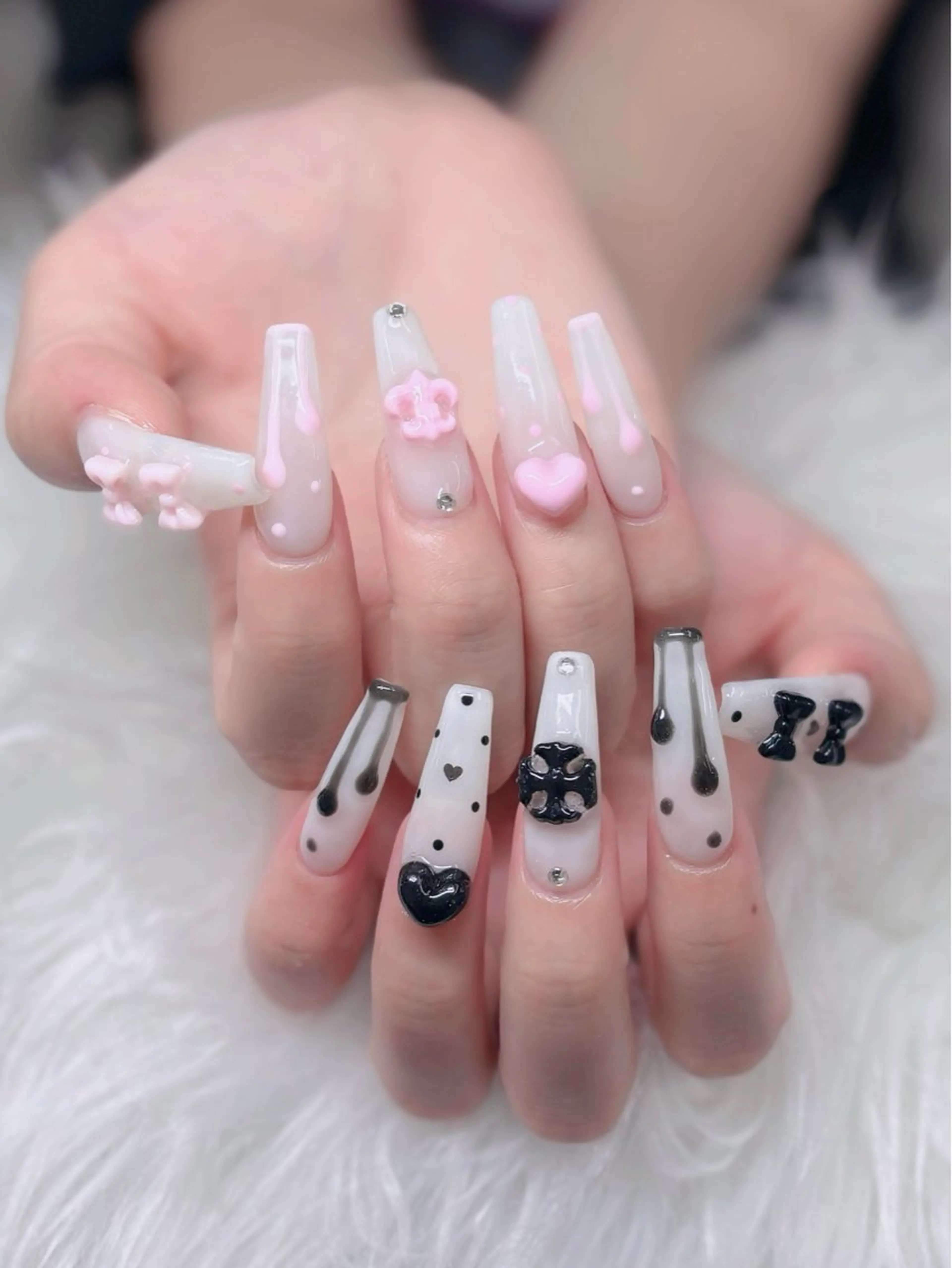 ネイル フレンチネイル ジェルネイル キラキラネイル 韓国ネイル マグネットネイル Julli NailStudioのネイルデザイン