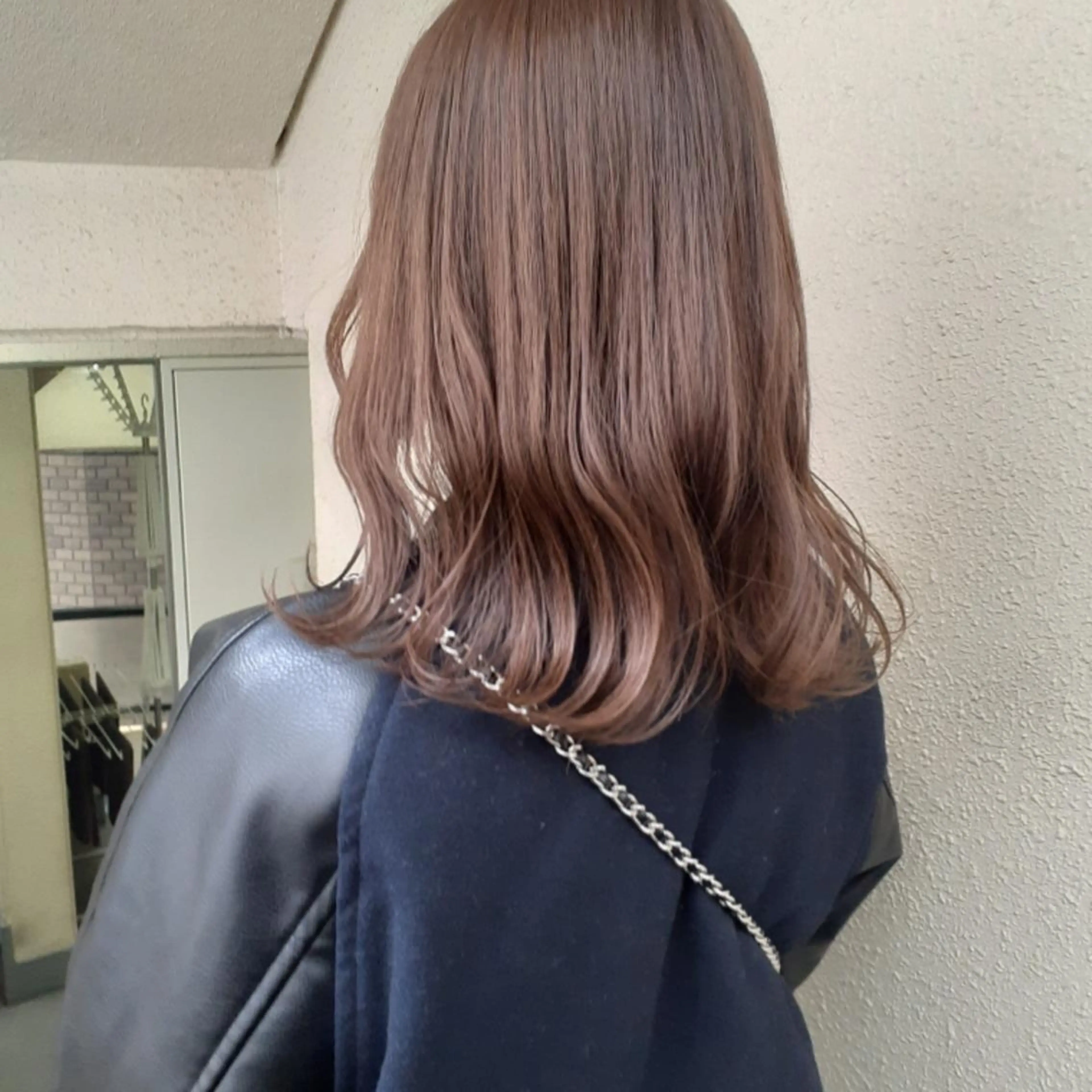 ミディアム カラー アッシュ ラベンダーカラー ラベンダーアッシュ ラベンダーグレー カット ヘアカラー トリートメント 🔳髪質改善🔳 岡本陽のヘアスタイル