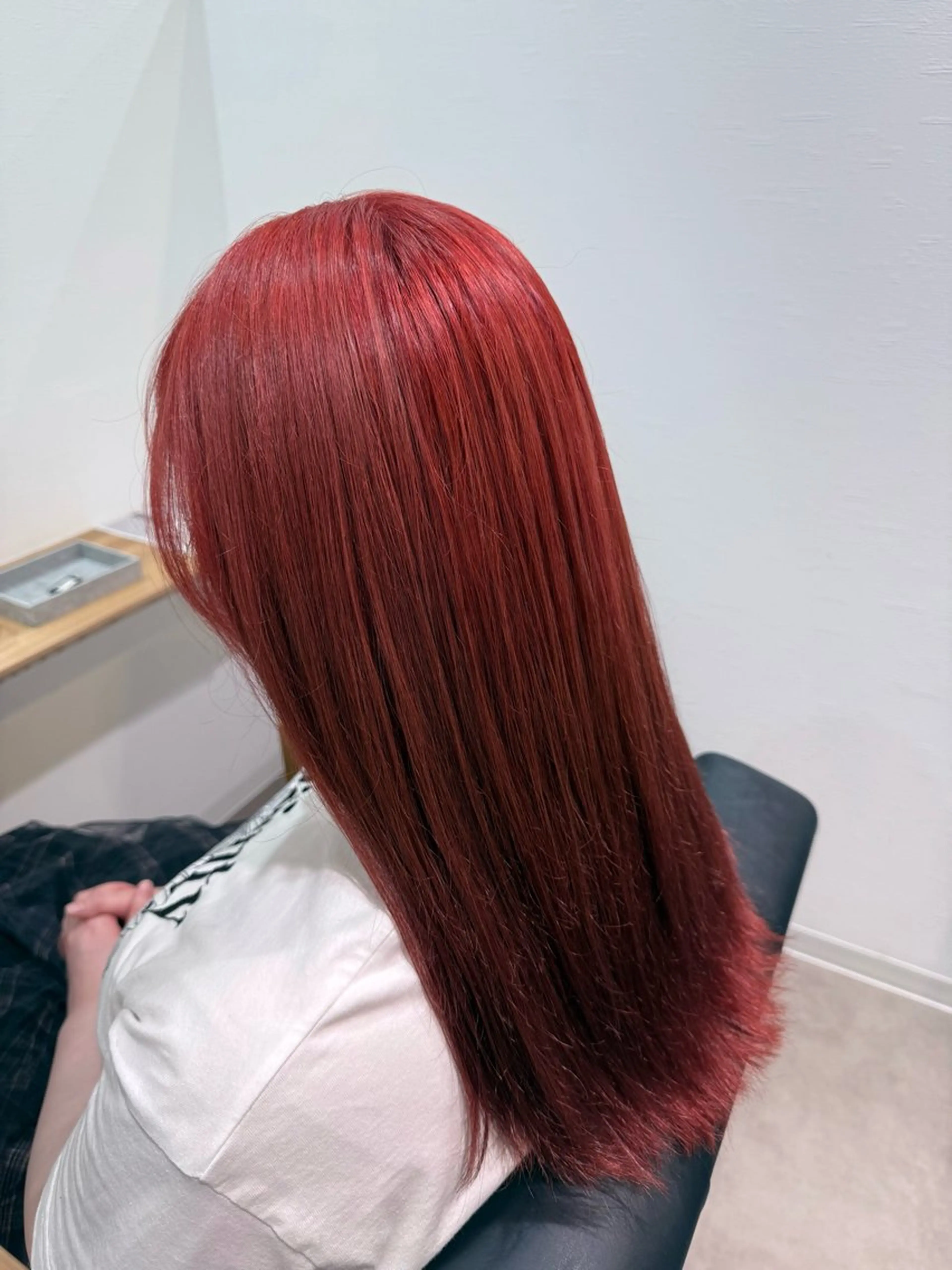 セミロング カラー ブリーチ レッドカラー iroN 小泉 俊太のヘアスタイル