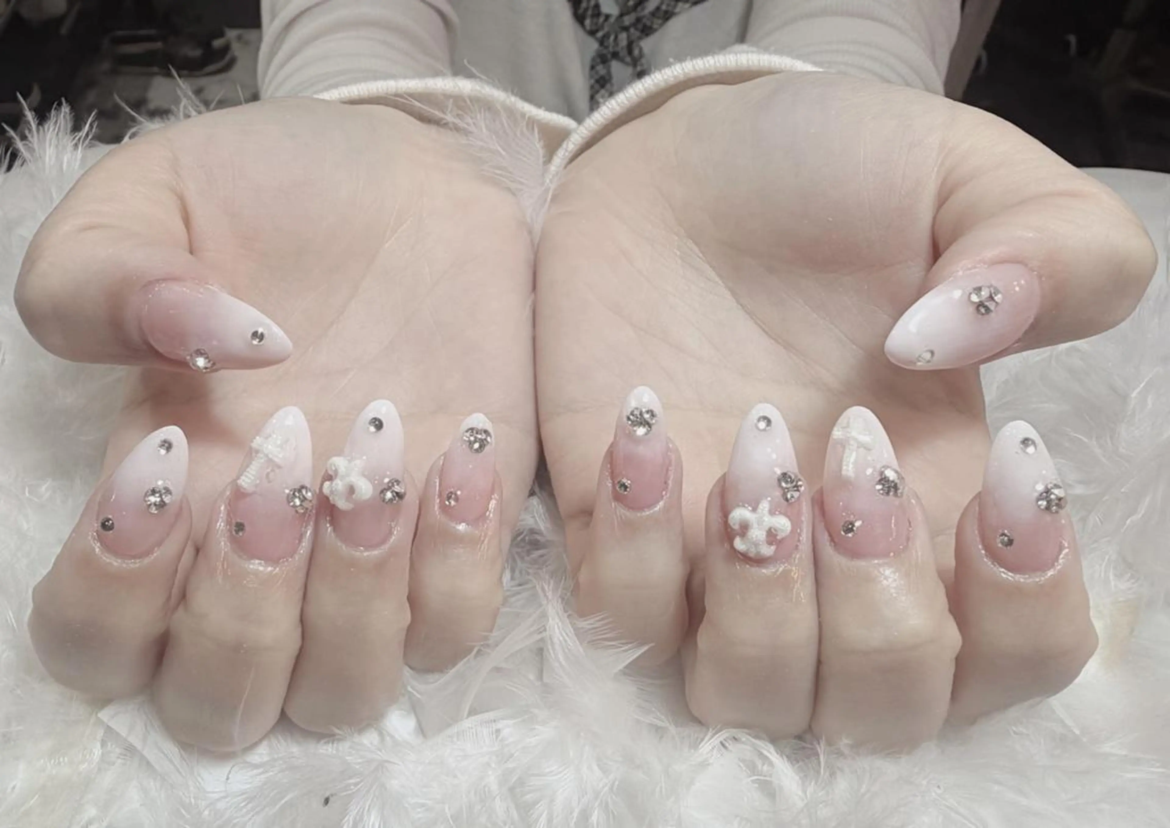 ミディアム ハンドネイル 💅 リリアのネイルデザイン