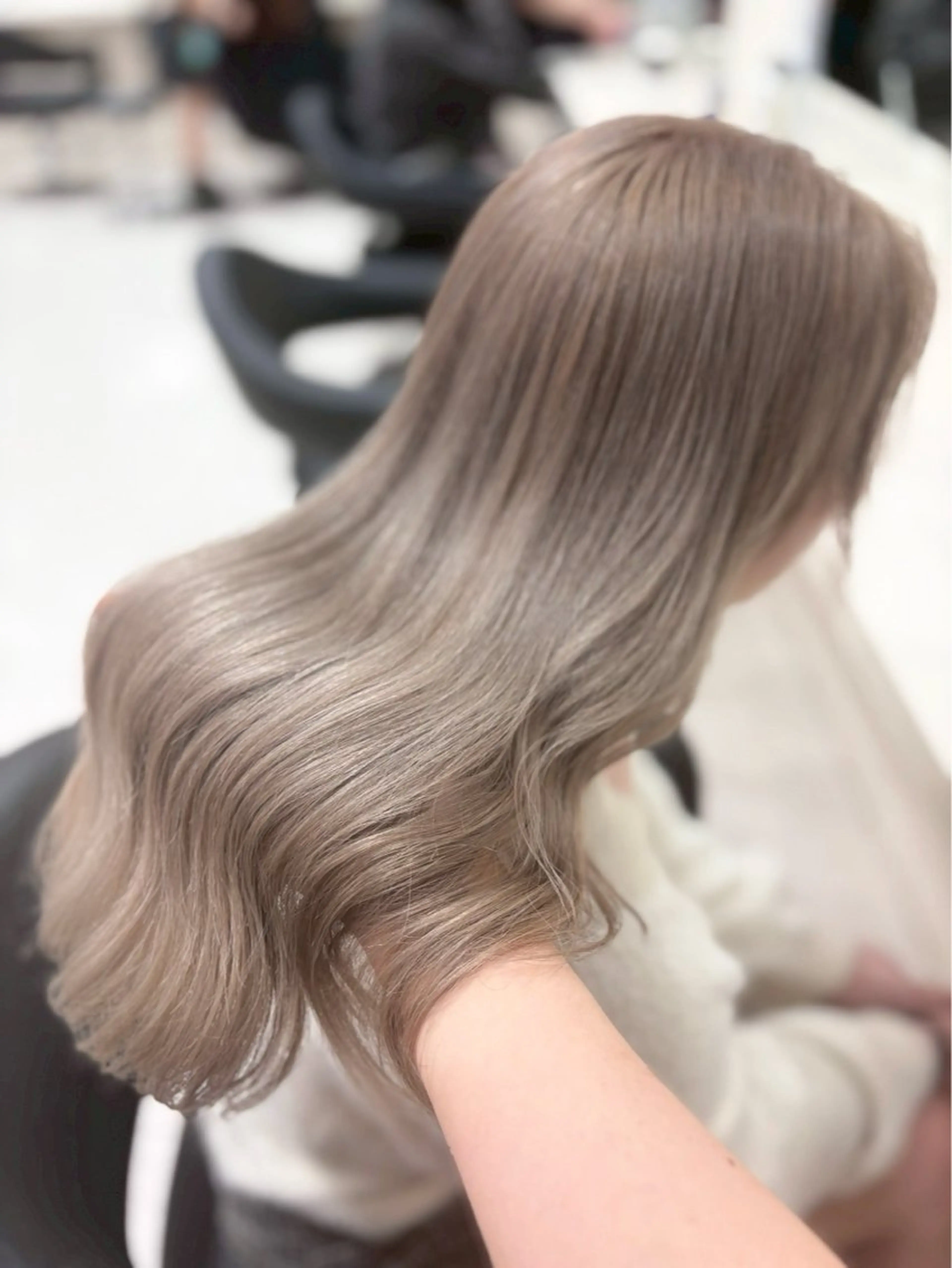 ロング カラー ヘアカラー トリートメント ハイトーン/ベージュ デザイン/りくとのヘアスタイル