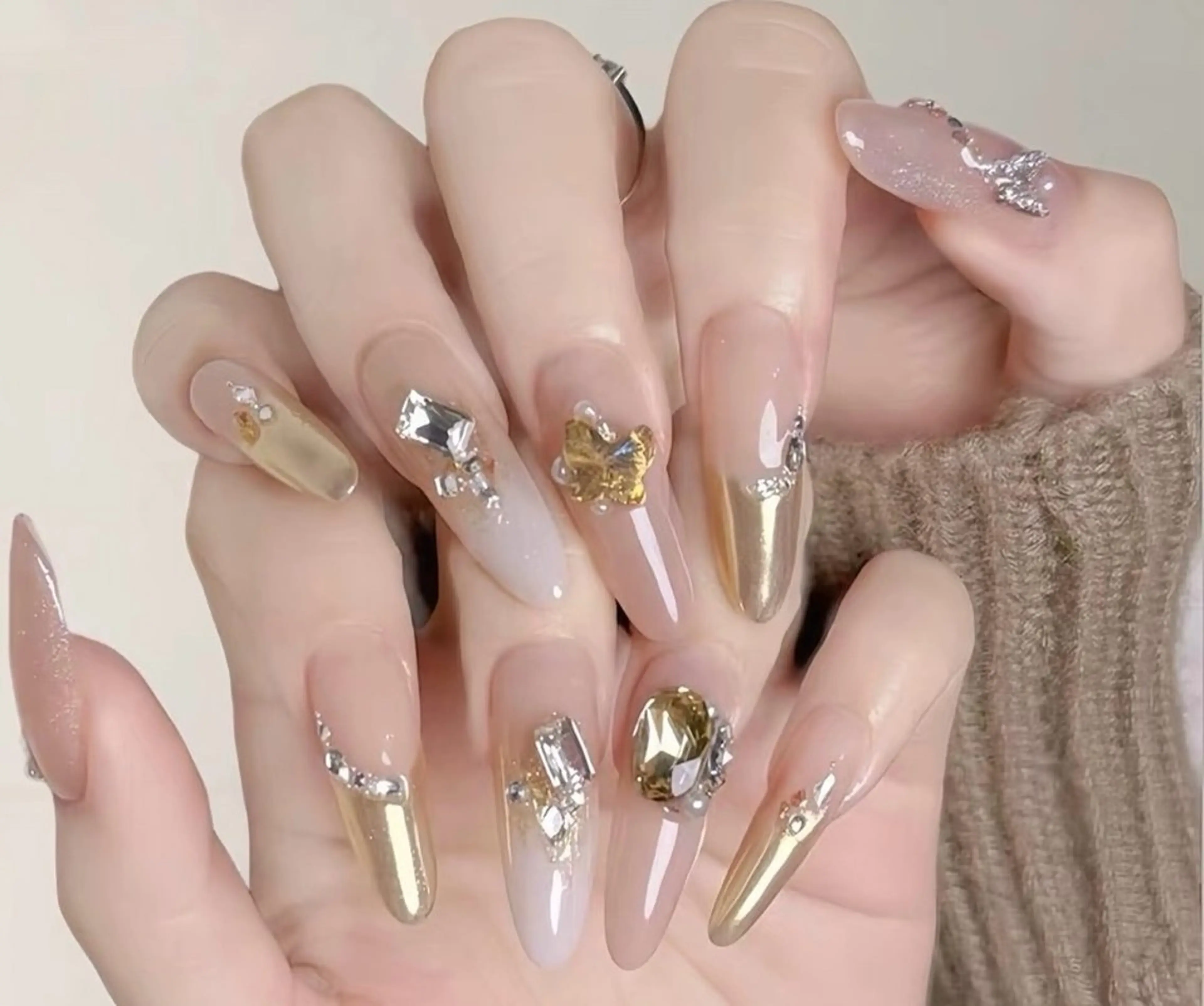 ネイル チークネイル 長さ出し フラワーネイル フレンチネイル ガーリー SunNail池袋駅 ワンホンネイルのネイルデザイン