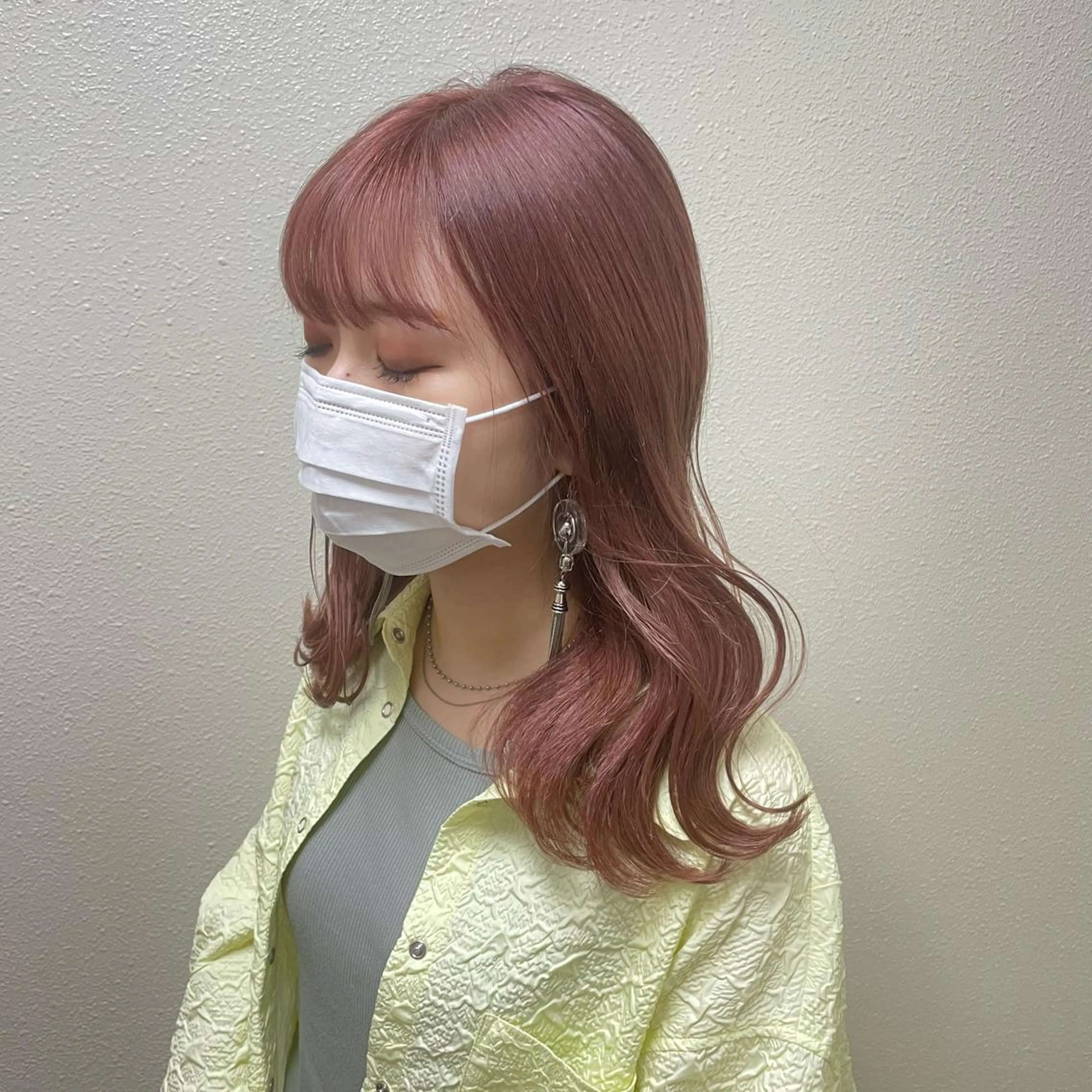 ミディアム カラー パーマ ヘアアレンジ メンズ キッズ ネイル マツエク・マツパ アイブロウ メンズバレイヤージュ メンズブリーチ メンズハイライト メンズインナーカラー メンズ韓国風 切りっぱなしヘアボブ ミディアムヘアRYOのヘアスタイル