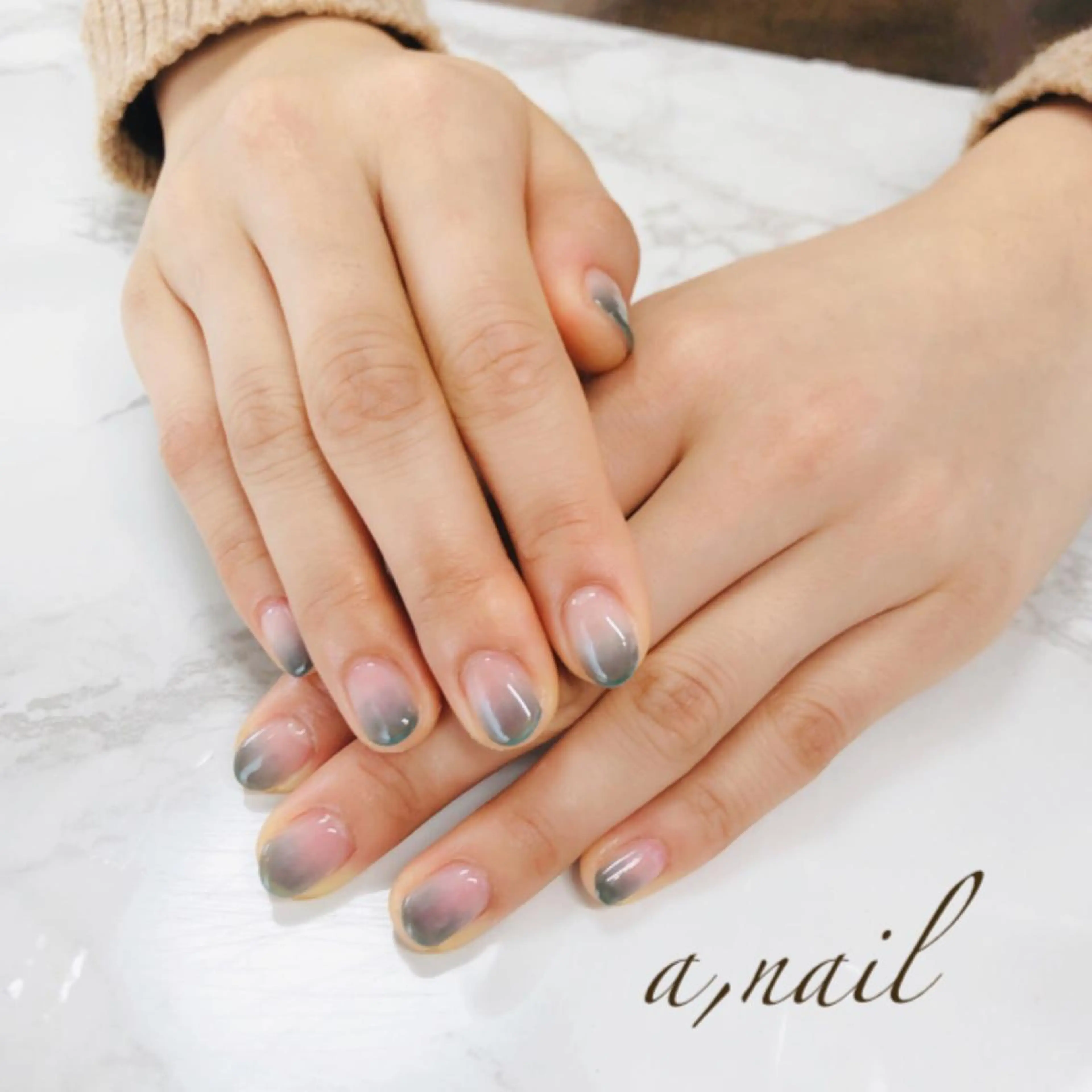 ネイル フットネイル ラメ(グリッター) ニュアンスネイル オフィスネイル ワンカラーネイル ハンドネイル ネイルサロン エーネイルのネイルデザイン