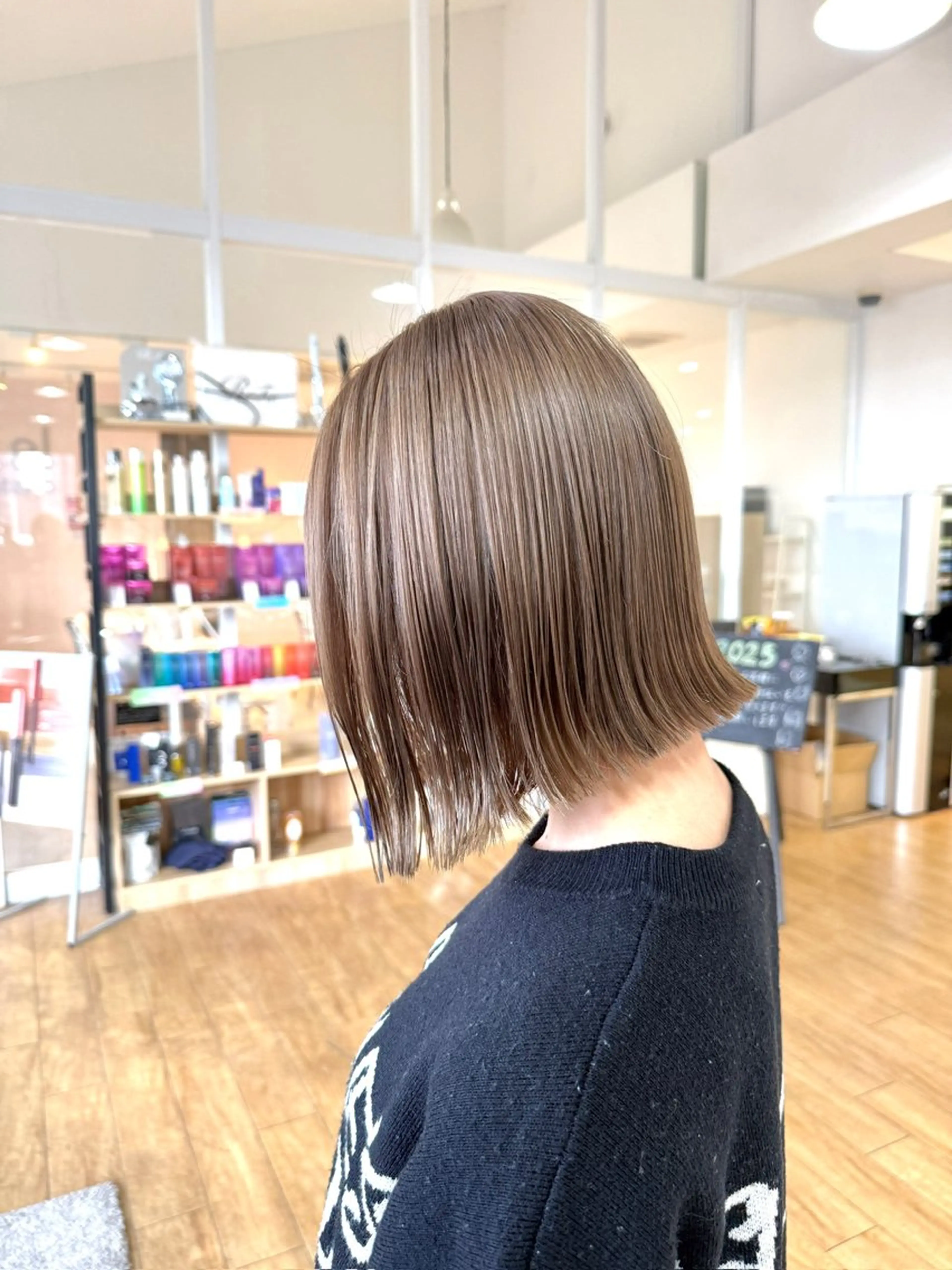 ショート カラー ベージュカラー ミルクティーベージュ ヘアカラー トリートメント 鹿児島 聖来のヘアスタイル