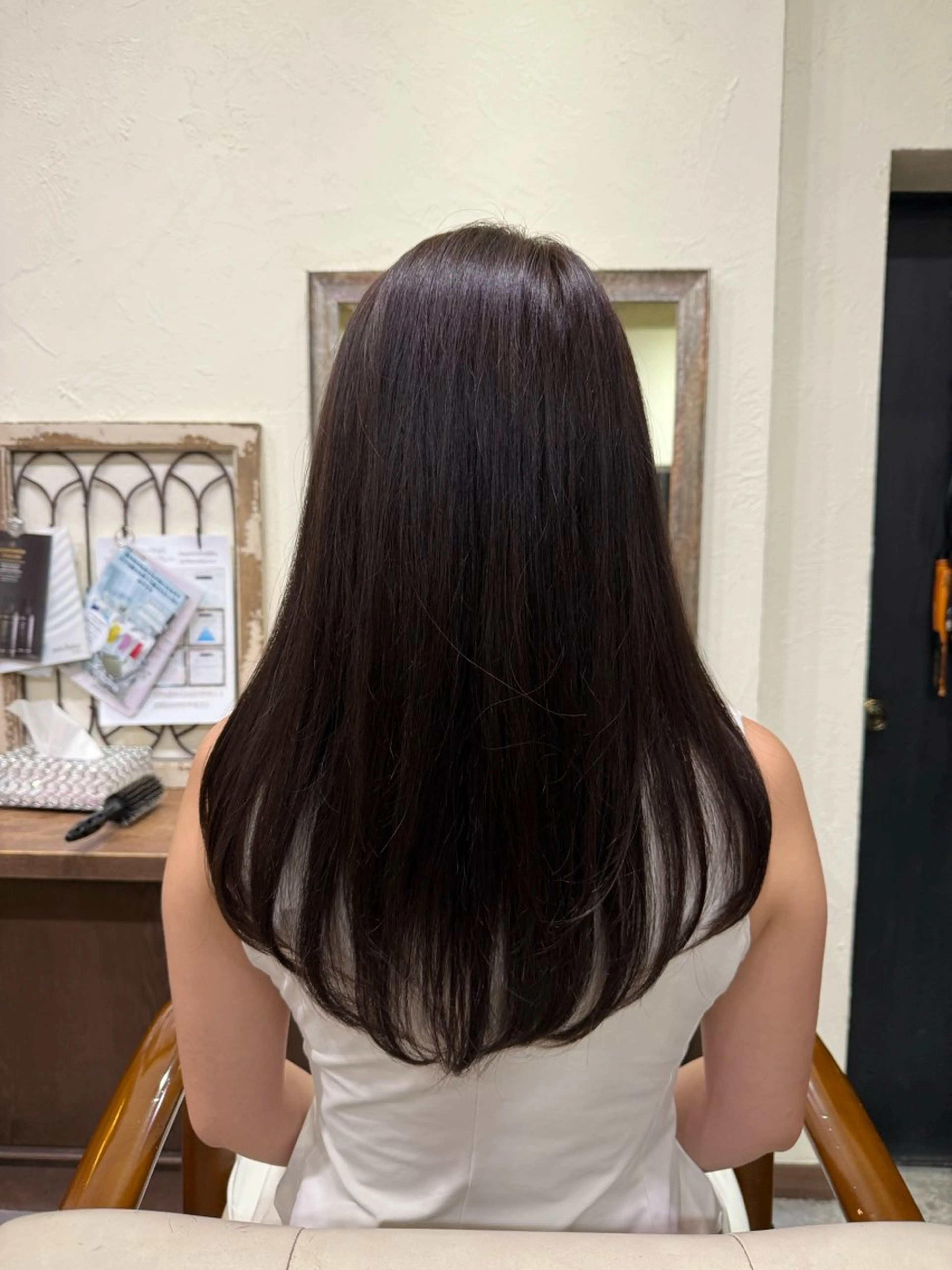 ロング アッシュ アッシュブラウン カット ヘアカラー 高橋 葵のヘアスタイル