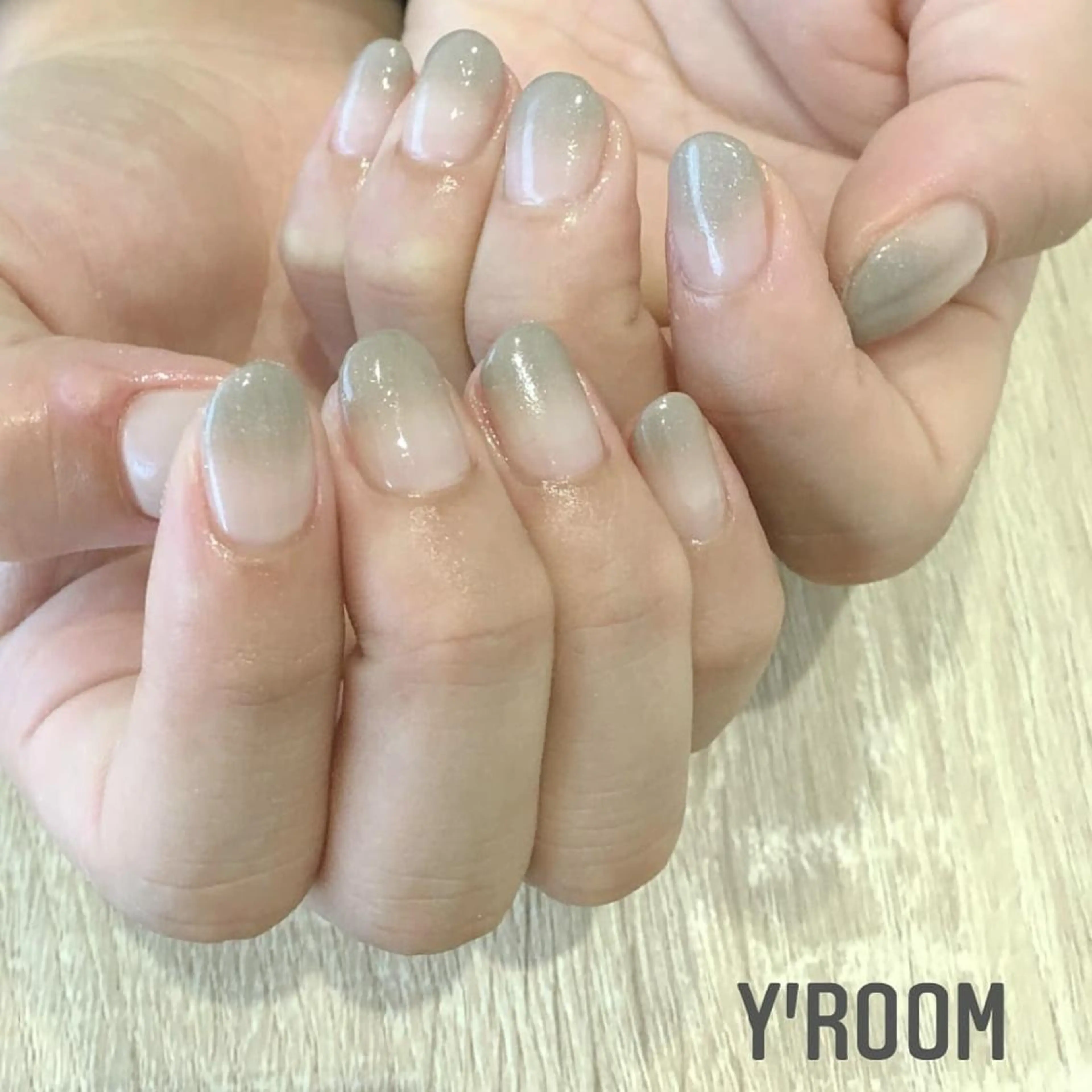 ネイル フラッシュネイル ジェルネイル グラデーション マグネットネイル ニュアンスネイル ハンドネイル YUKA （ネイリスト）のネイルデザイン