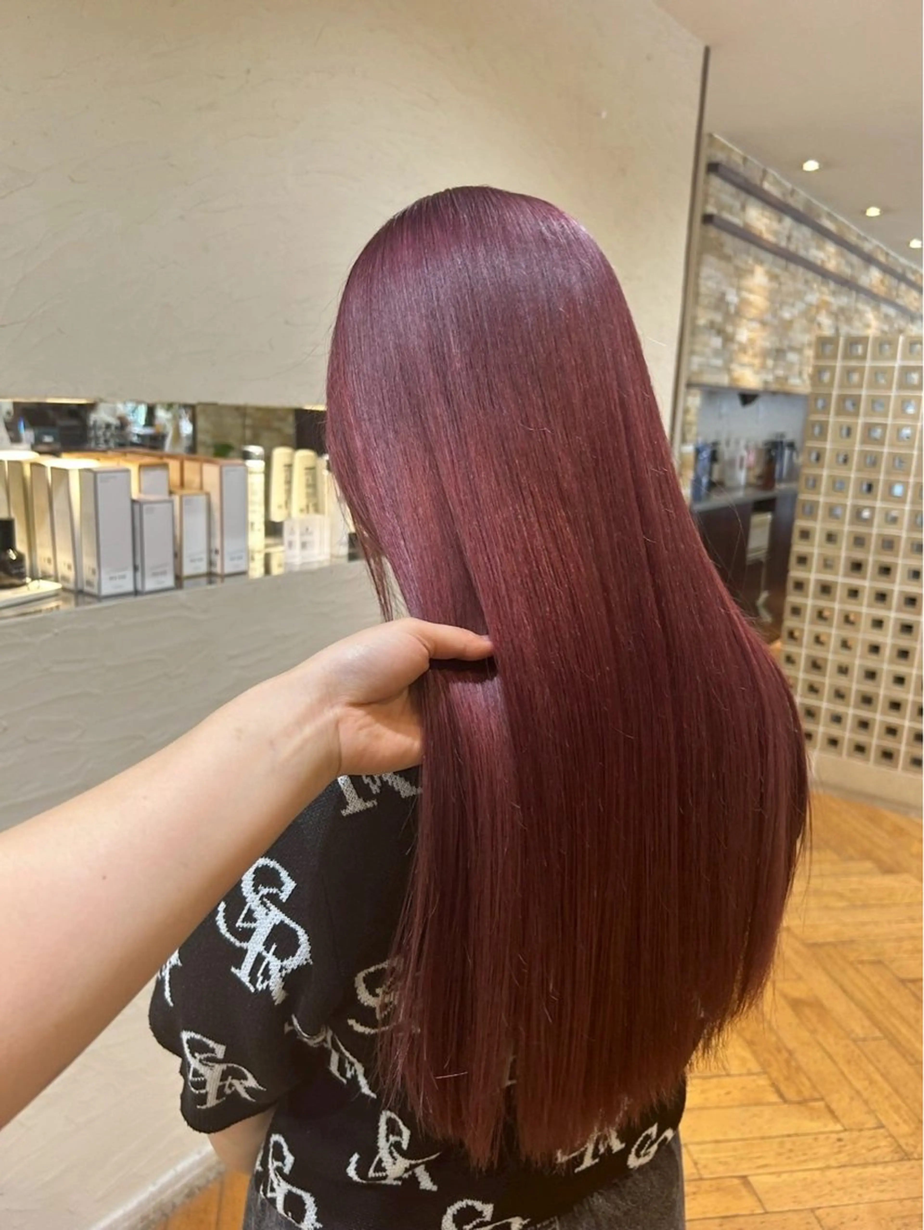 ロング カラー 池田凛/ ハイトーンカラーのヘアスタイル