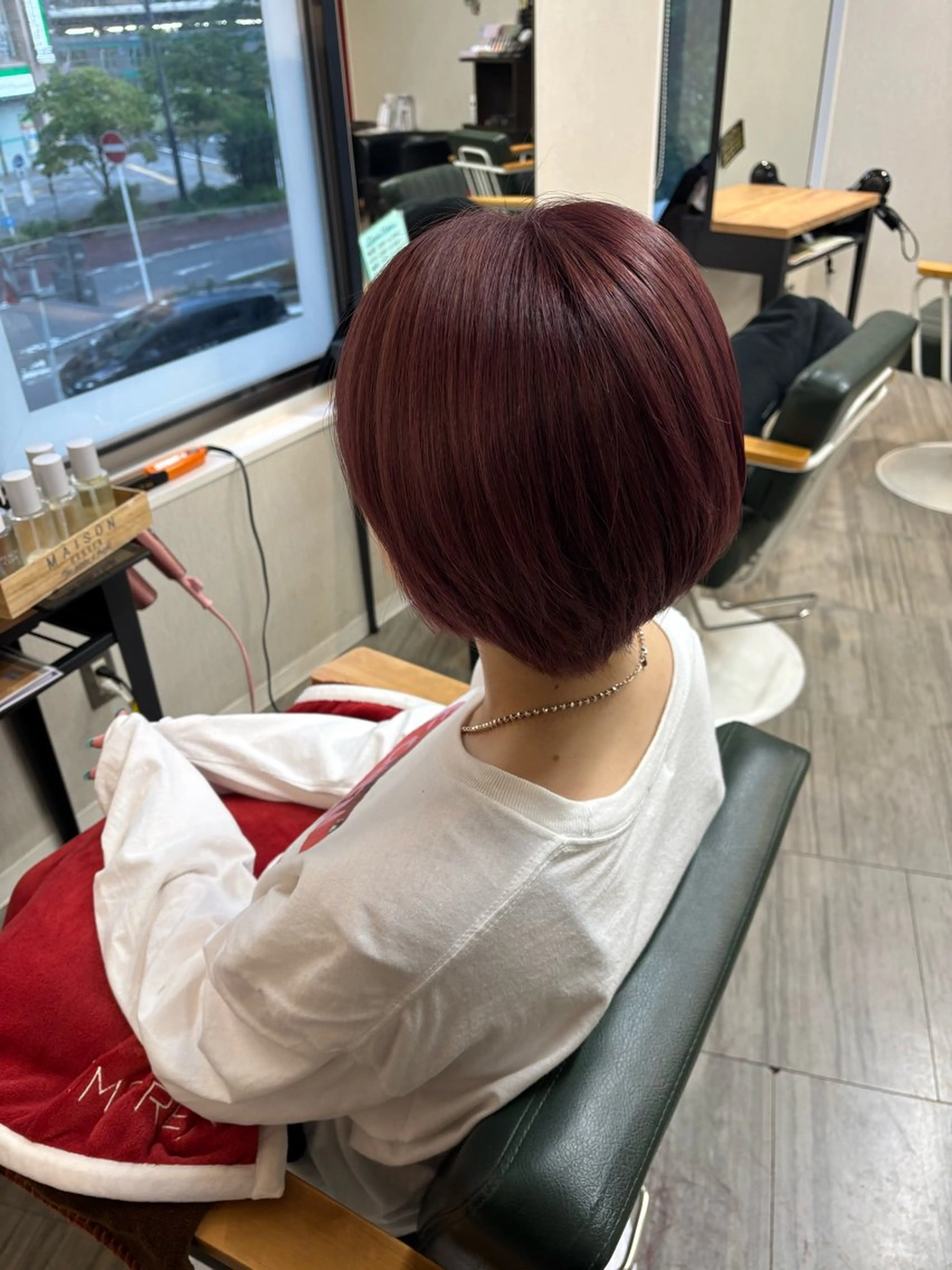 ショート カット ヘアカラー 福石 玲華のヘアスタイル