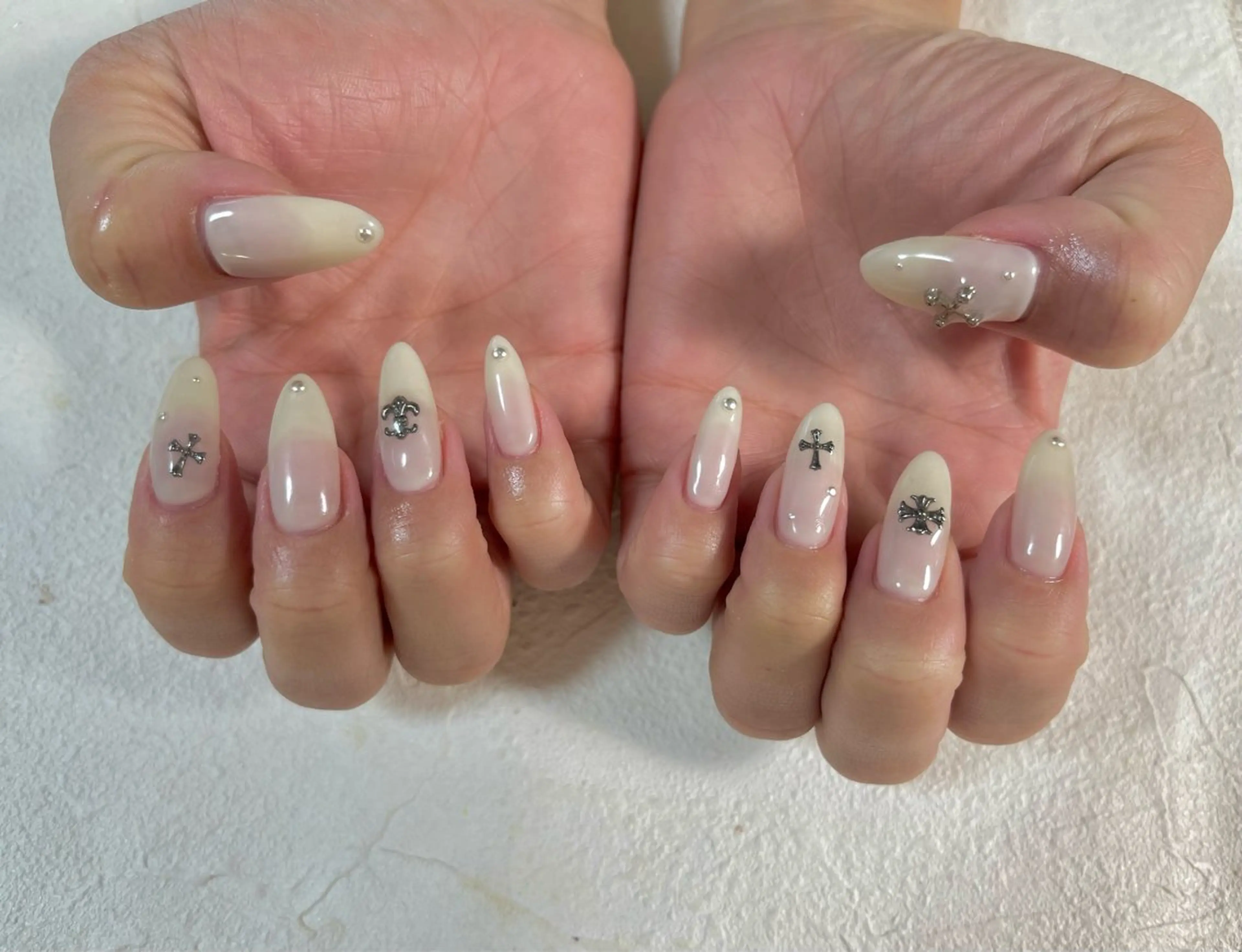 ネイル オーロラネイル フットネイル フレンチネイル ジェルネイル 韓国ネイル kiki nail たまプラーザのネイルデザイン