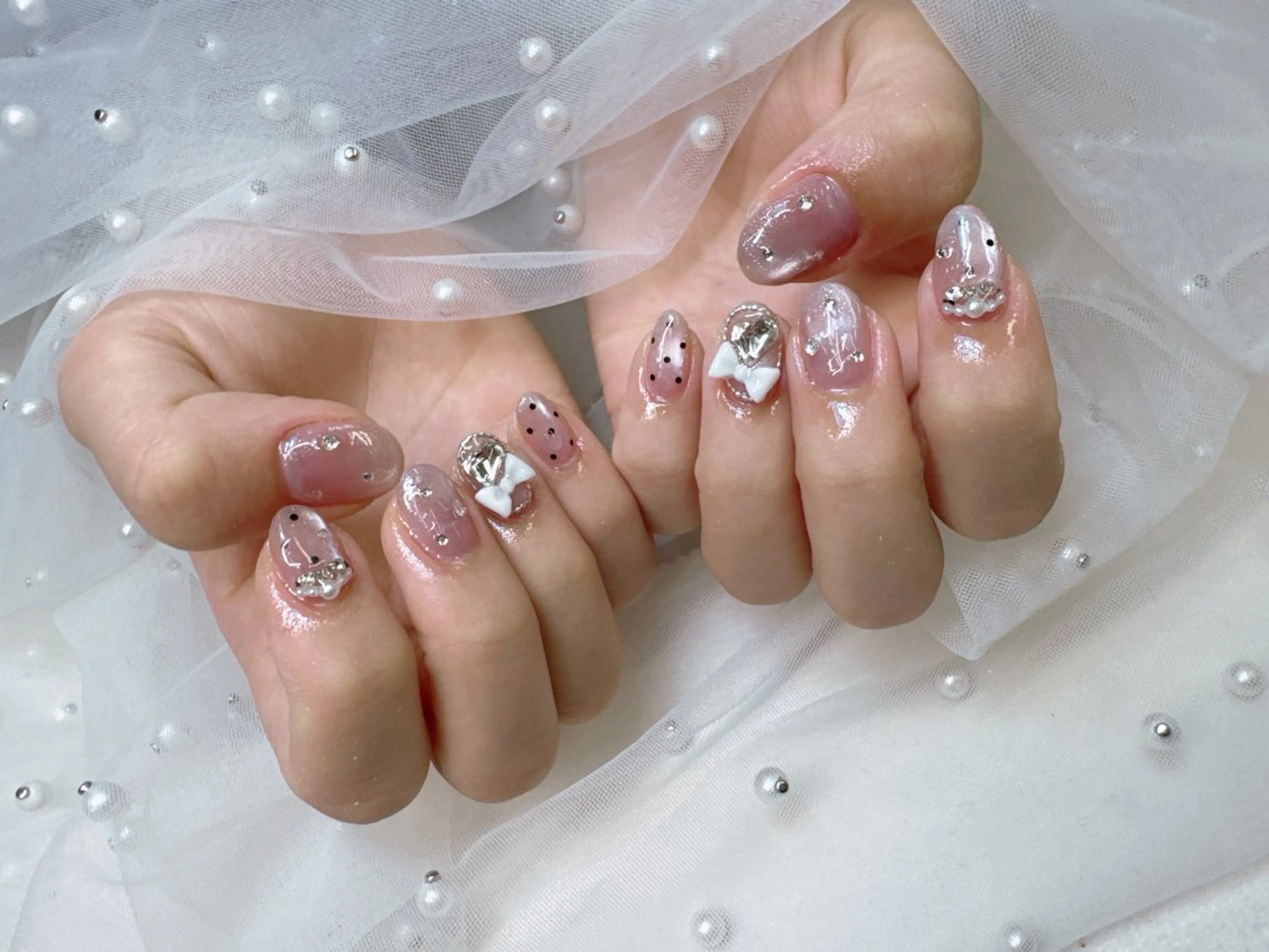 ネイル 成人式 フレンチネイル ジェルネイル ガラスフレンチ キラキラネイル ハンドネイル Queeens nailのネイルデザイン