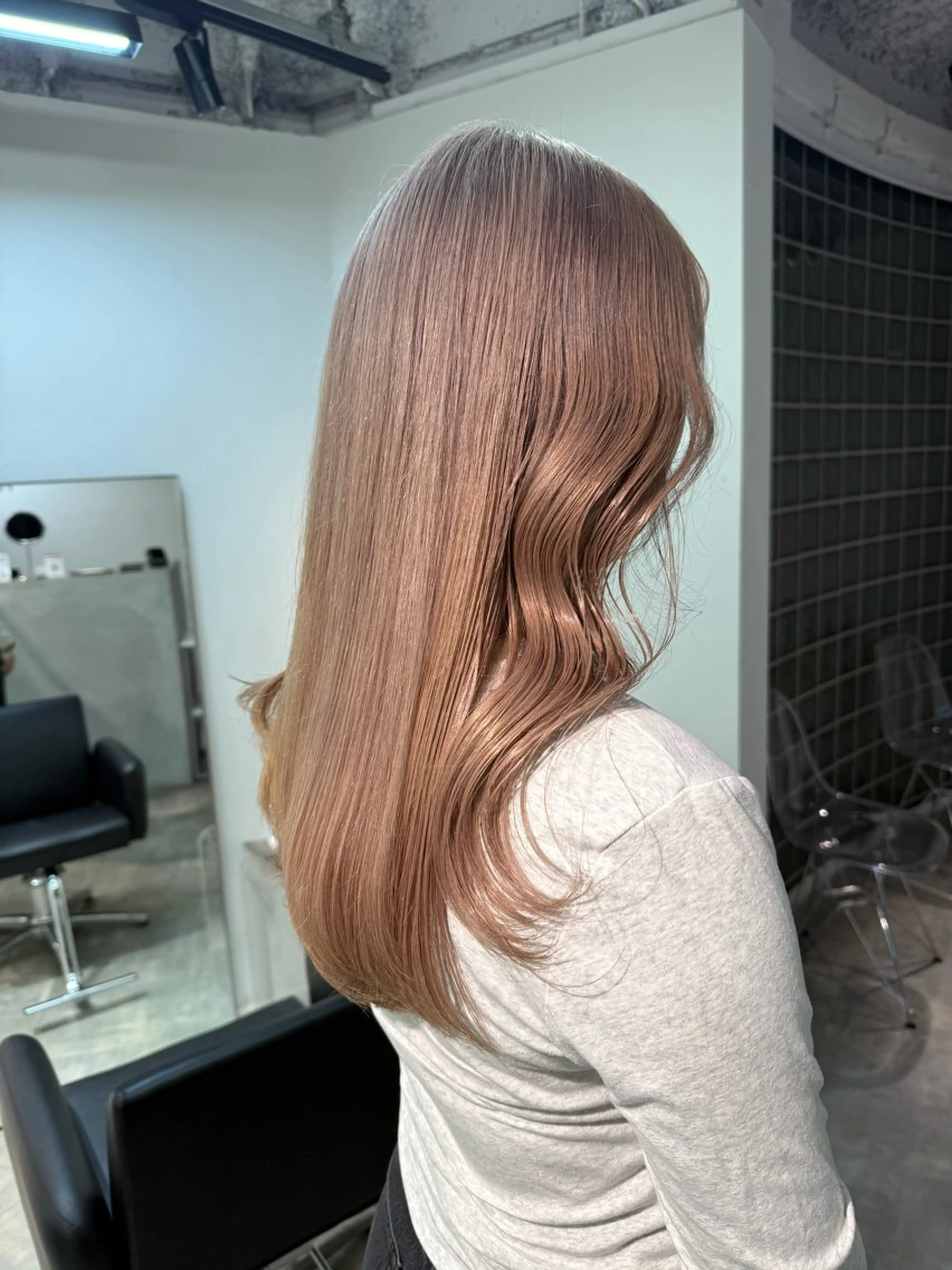 カラー ブリーチ 小川 桃佳のヘアスタイル
