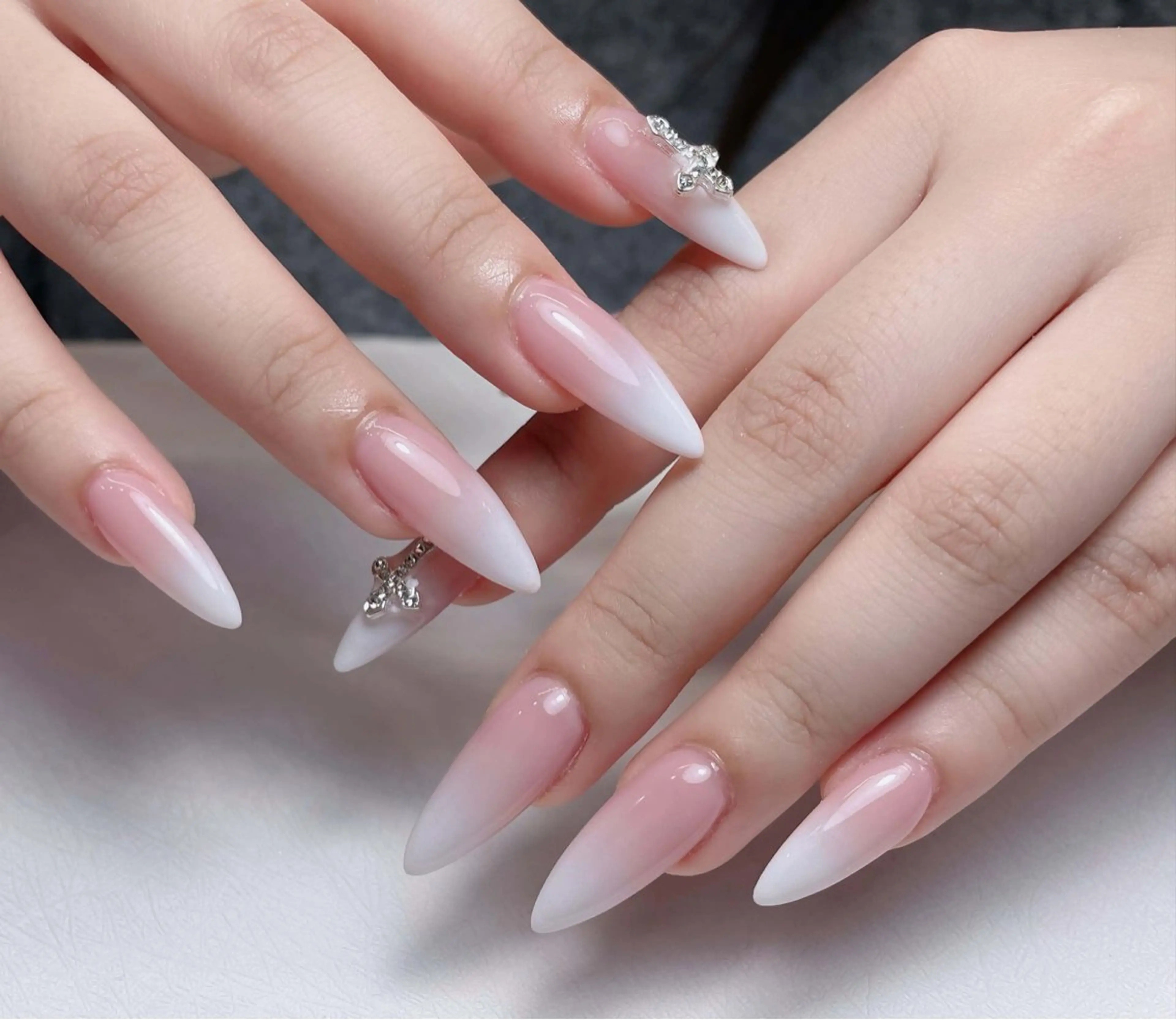 ネイル アートネイル オーロラネイル 長さ出し フレンチネイル ジェルネイル ハンドネイル 中野駅から2分 MEO NAILのネイルデザイン