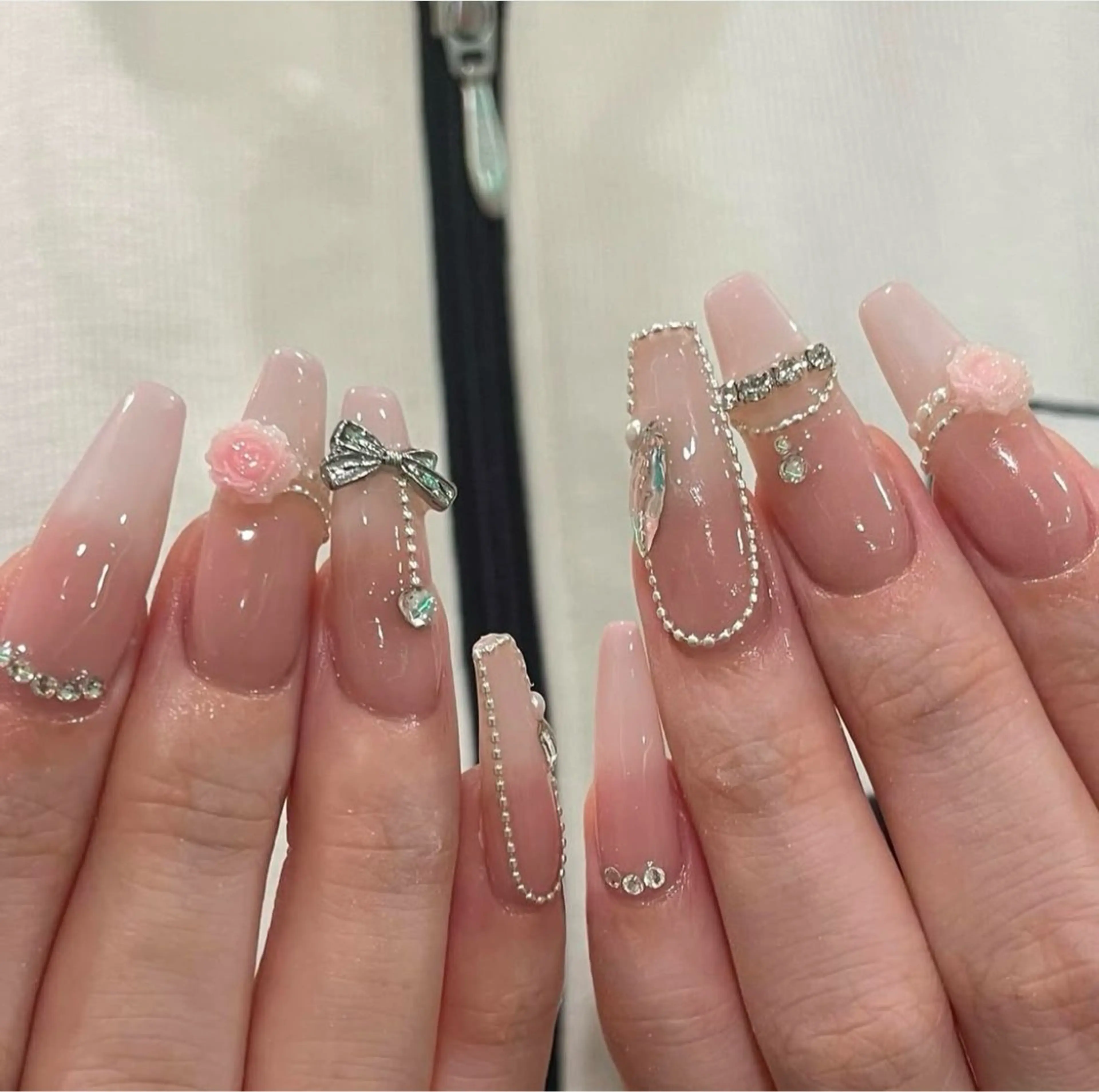 ネイル アートネイル ジェルネイル ガーリー キラキラネイル Nihonthy Nail 新宿のネイルデザイン