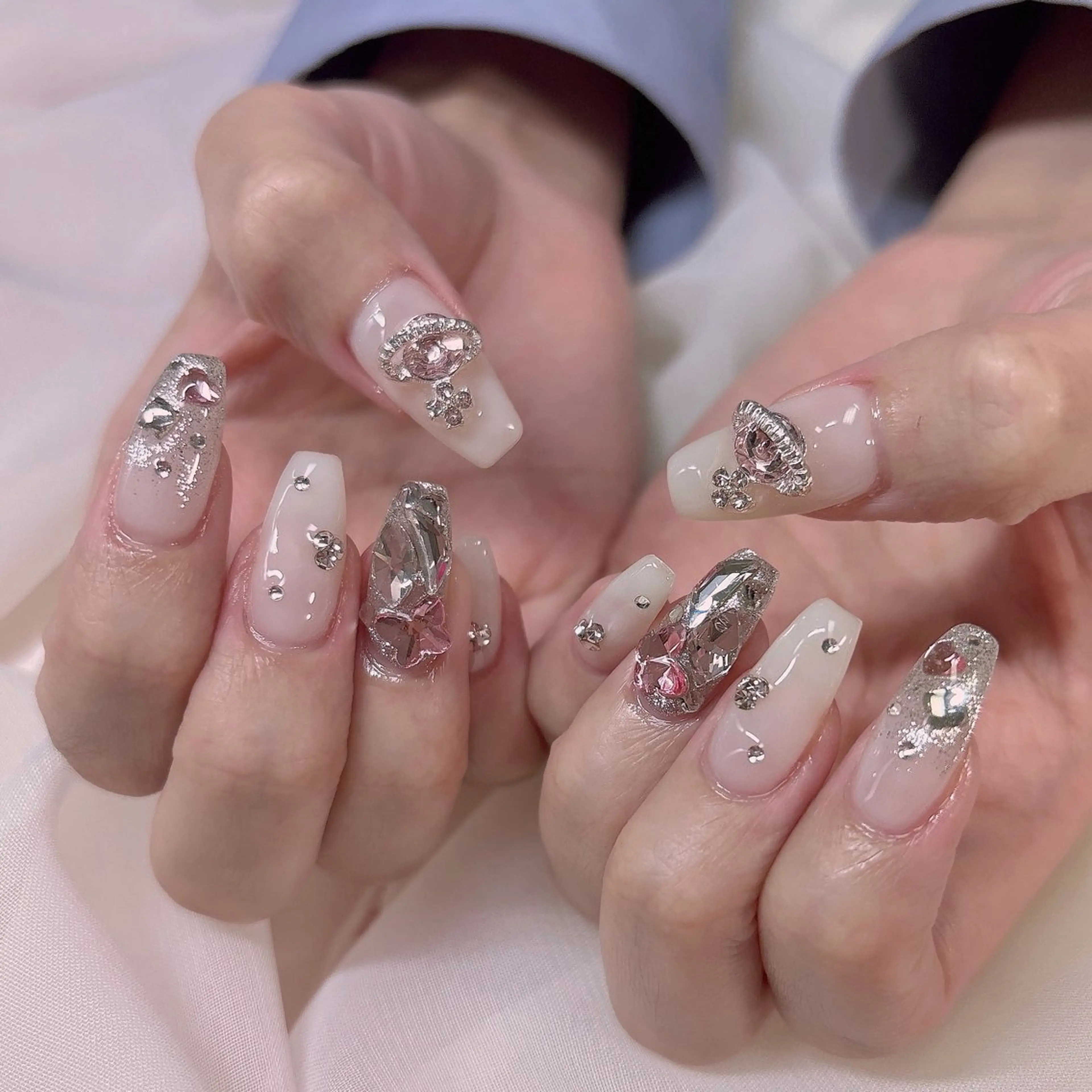 ネイル ゴージャス ハンドネイル 𓂃🦢Aurora Swan🌙𓂃のネイルデザイン