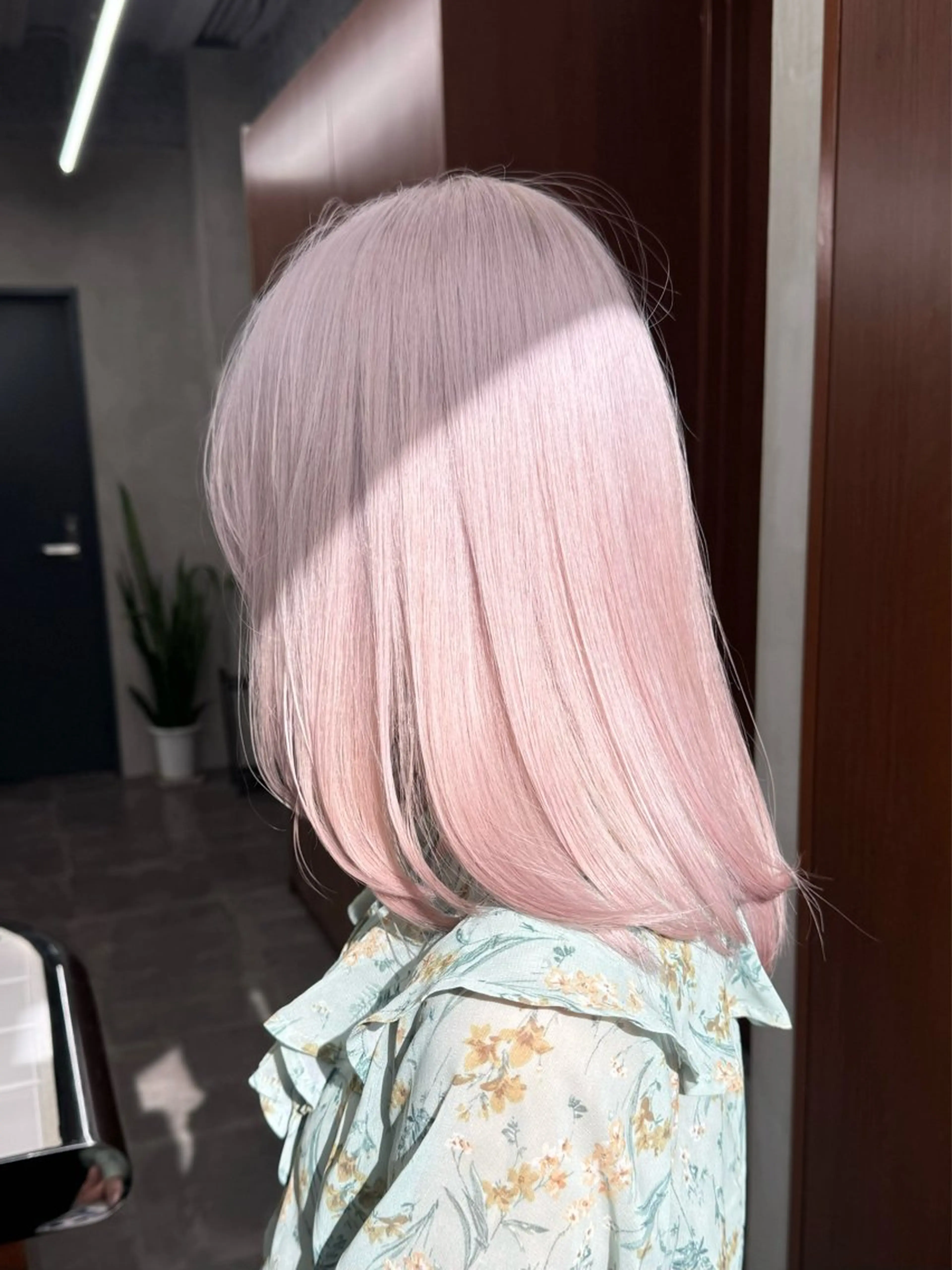 セミロング カラー アッシュ ベージュカラー ブリーチ ブロンド ブラウンカラー カット ヘアカラー トリートメント ブリーチ　ハイトーン 特化🌈フジタハルキのヘアスタイル