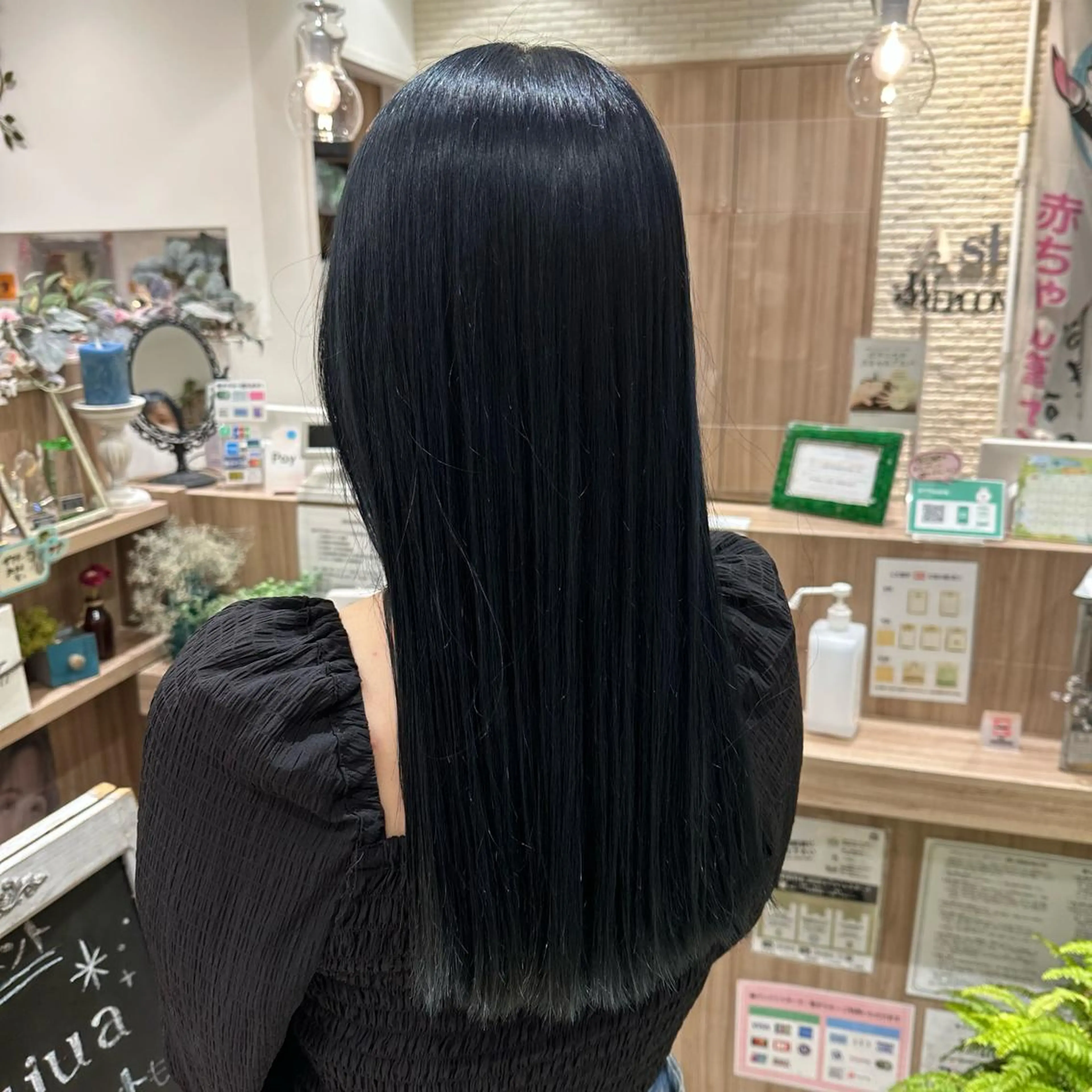 ミディアム カラー 黒髪 ブルーカラー ブルーブラック ヘアカラー Miyu🦄ash メンズカット/まつげのヘアスタイル