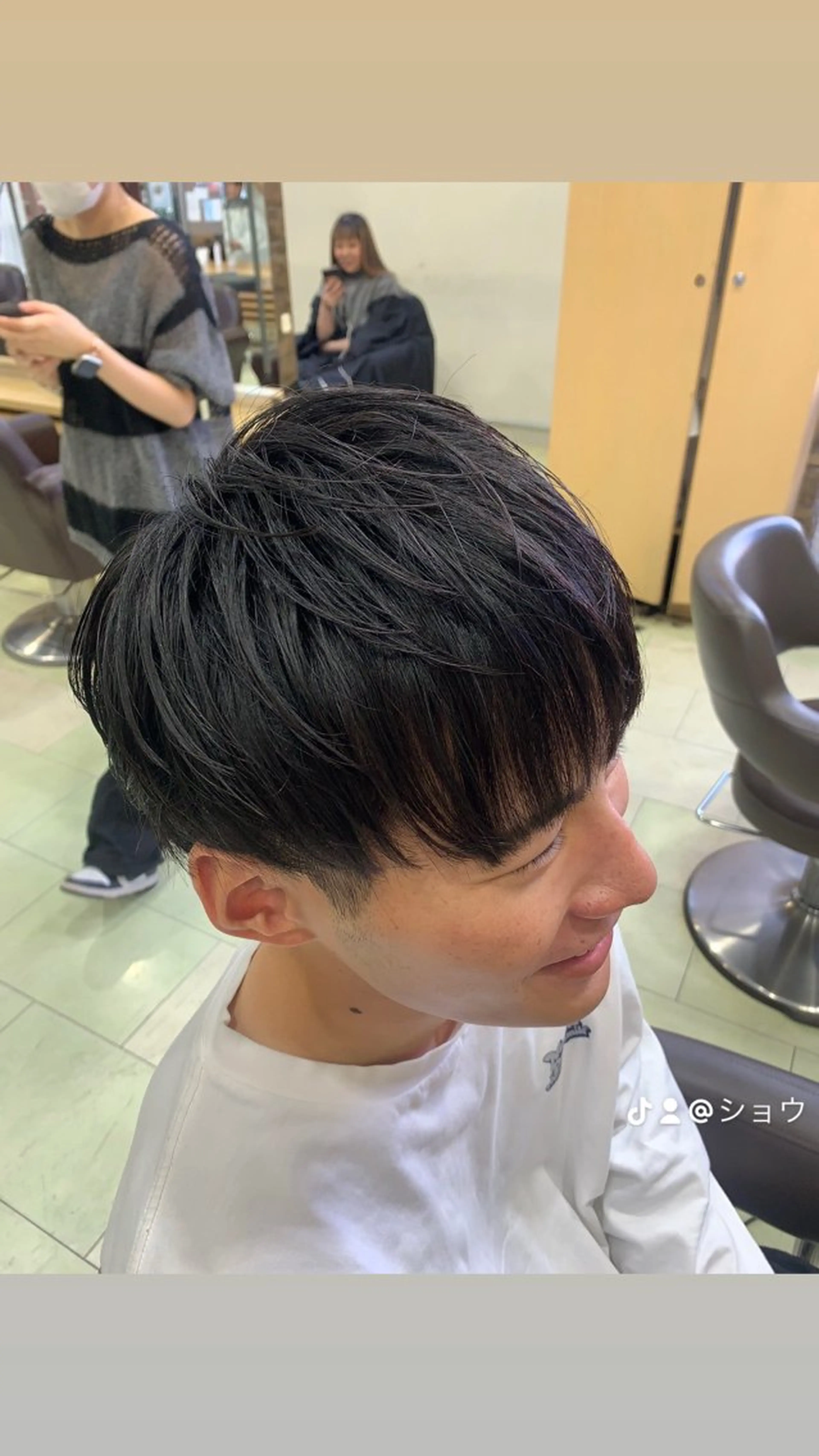 メンズ カット レイヤー/センター パート/坂本翔のヘアスタイル