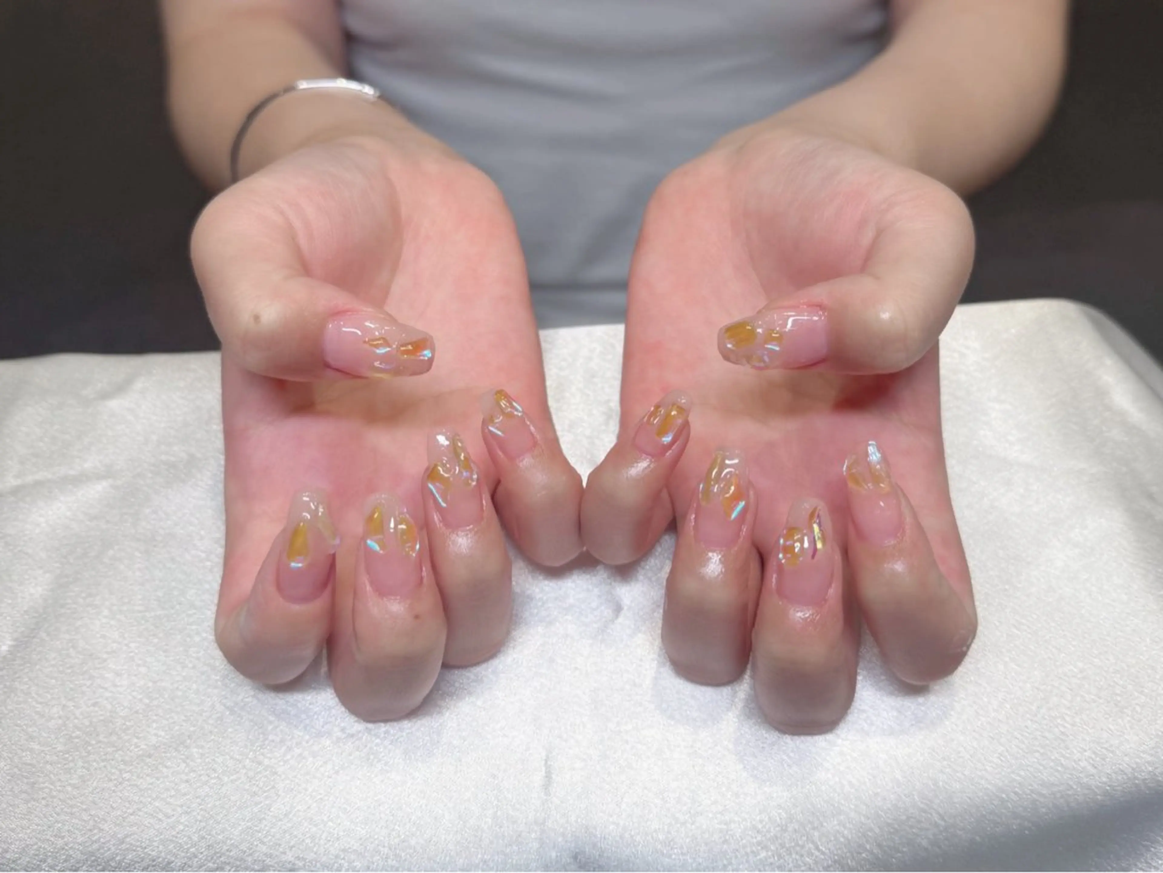 ネイル オーロラネイル 氷ネイル・うるうるネイル ワンカラーネイル ピンク ハンドネイル mau🩵nail 堺筋本町｜心斎橋のネイルデザイン