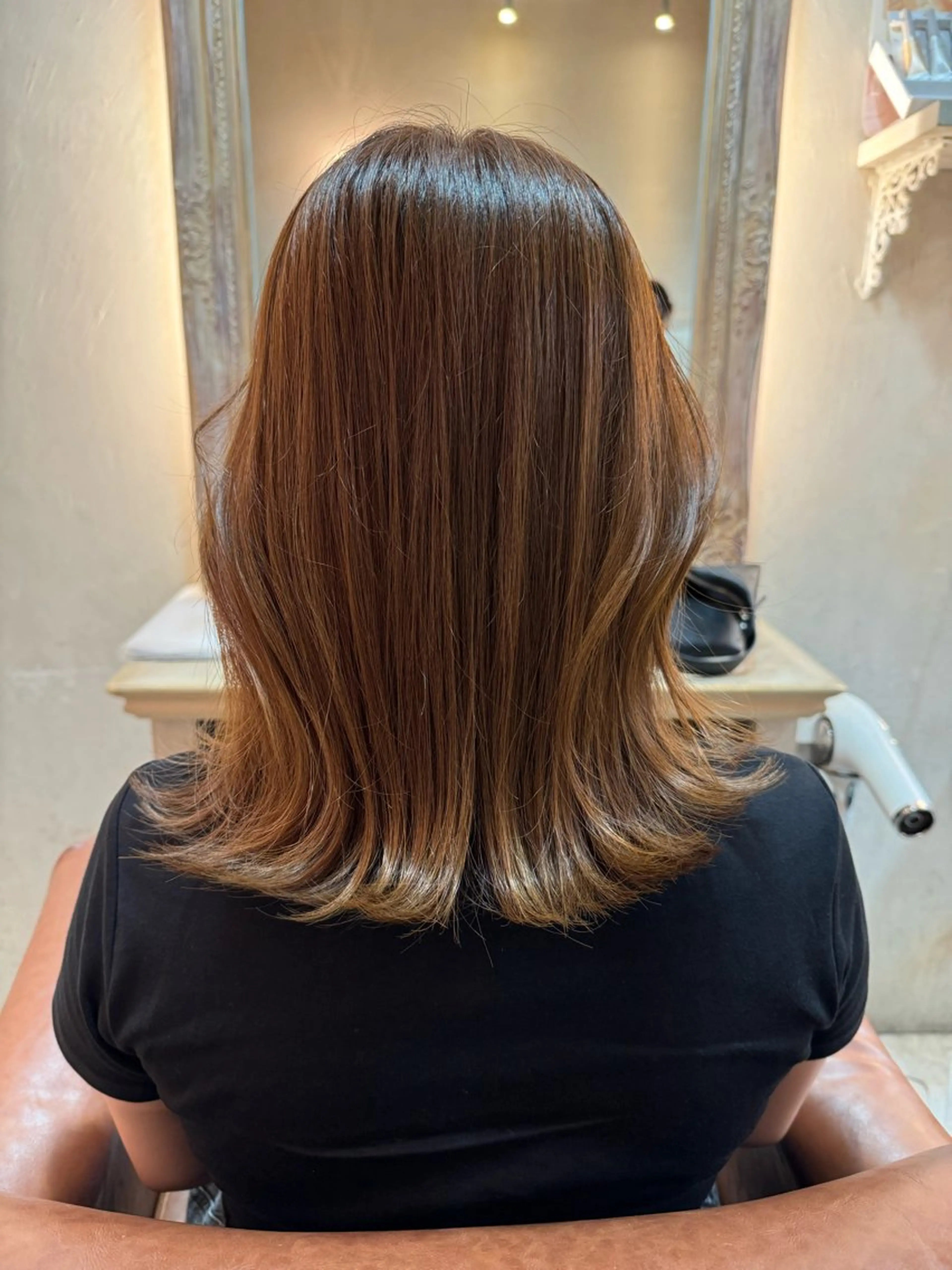 セミロング amie by afloatのヘアスタイル