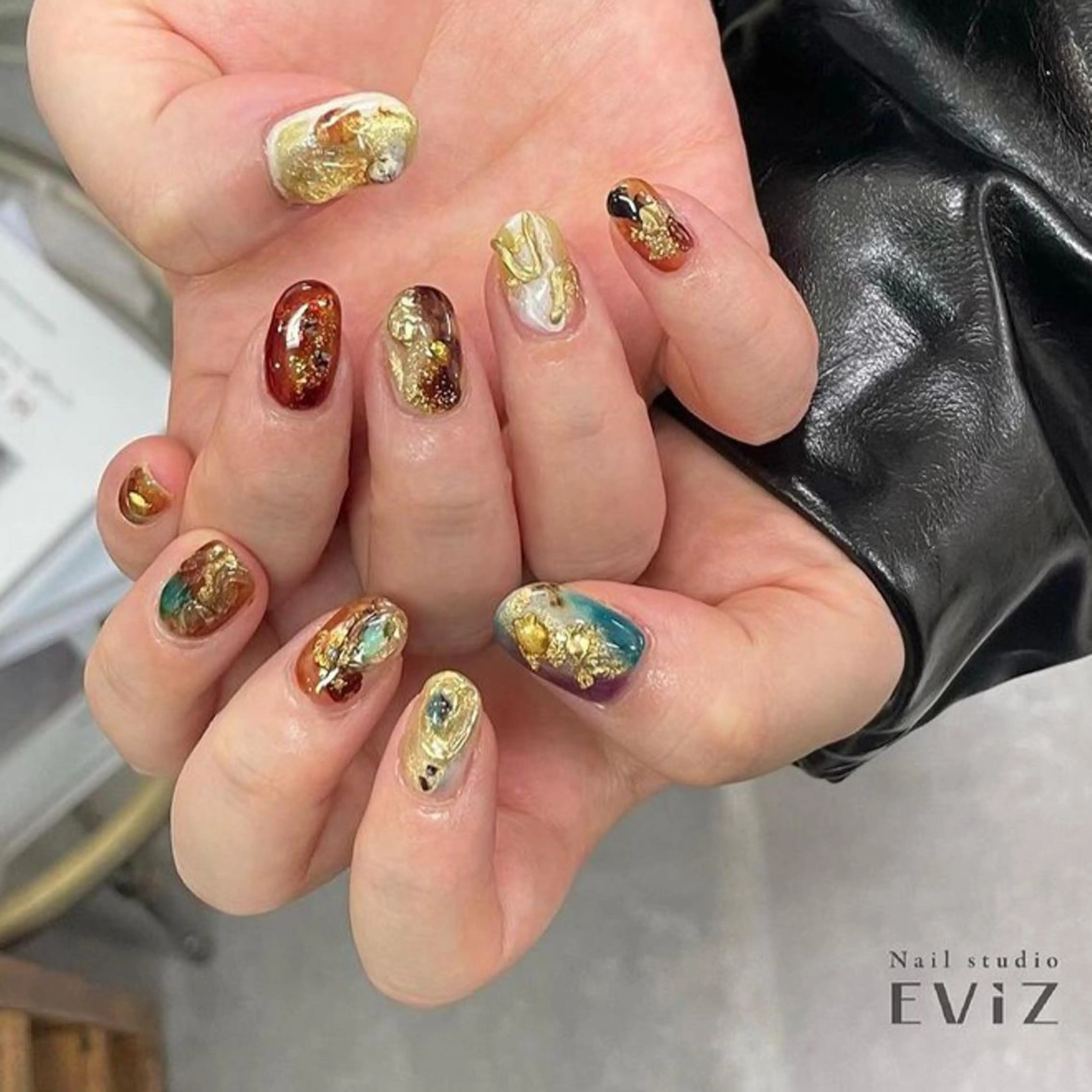 ネイル アートネイル ジェルネイル ゴールド ミラーネイル ニュアンスネイル nailstudio eviz新宿店のネイルデザイン
