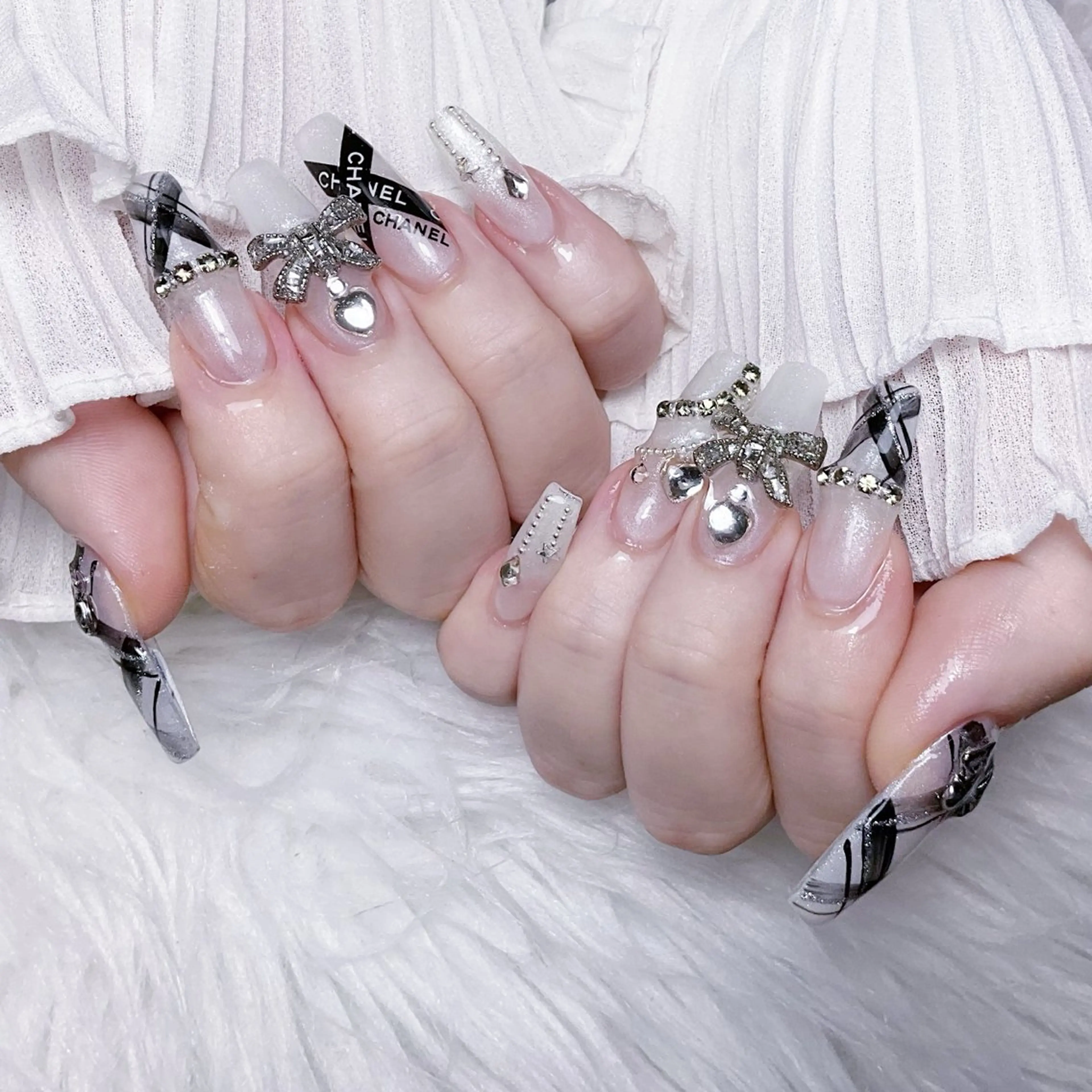 ネイル ハンドネイル 🍭Yun nail hyejin🌸のネイルデザイン