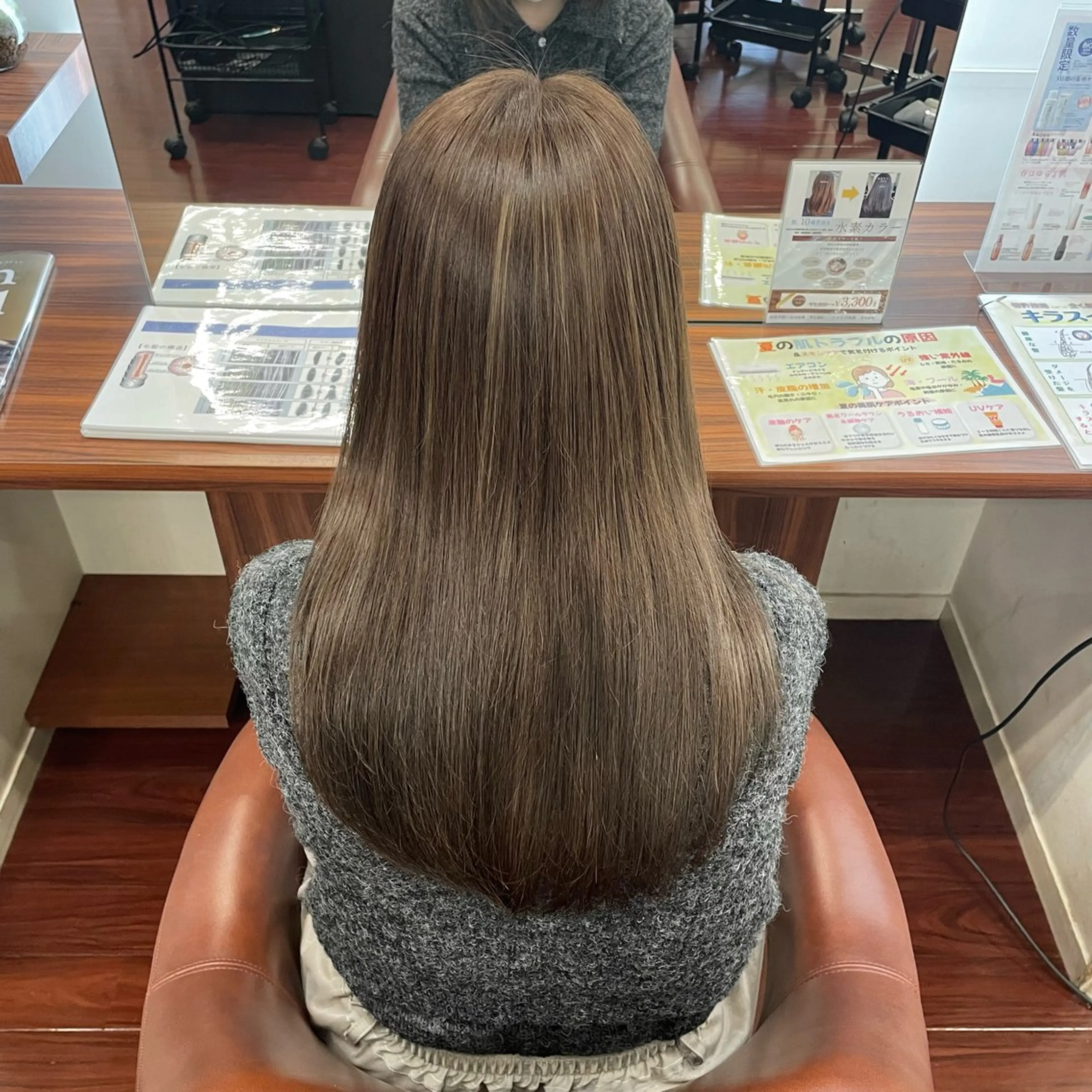 ロング ハイライト ヘアカラー スダ ユキナ 髪質改善水素カラーのヘアスタイル