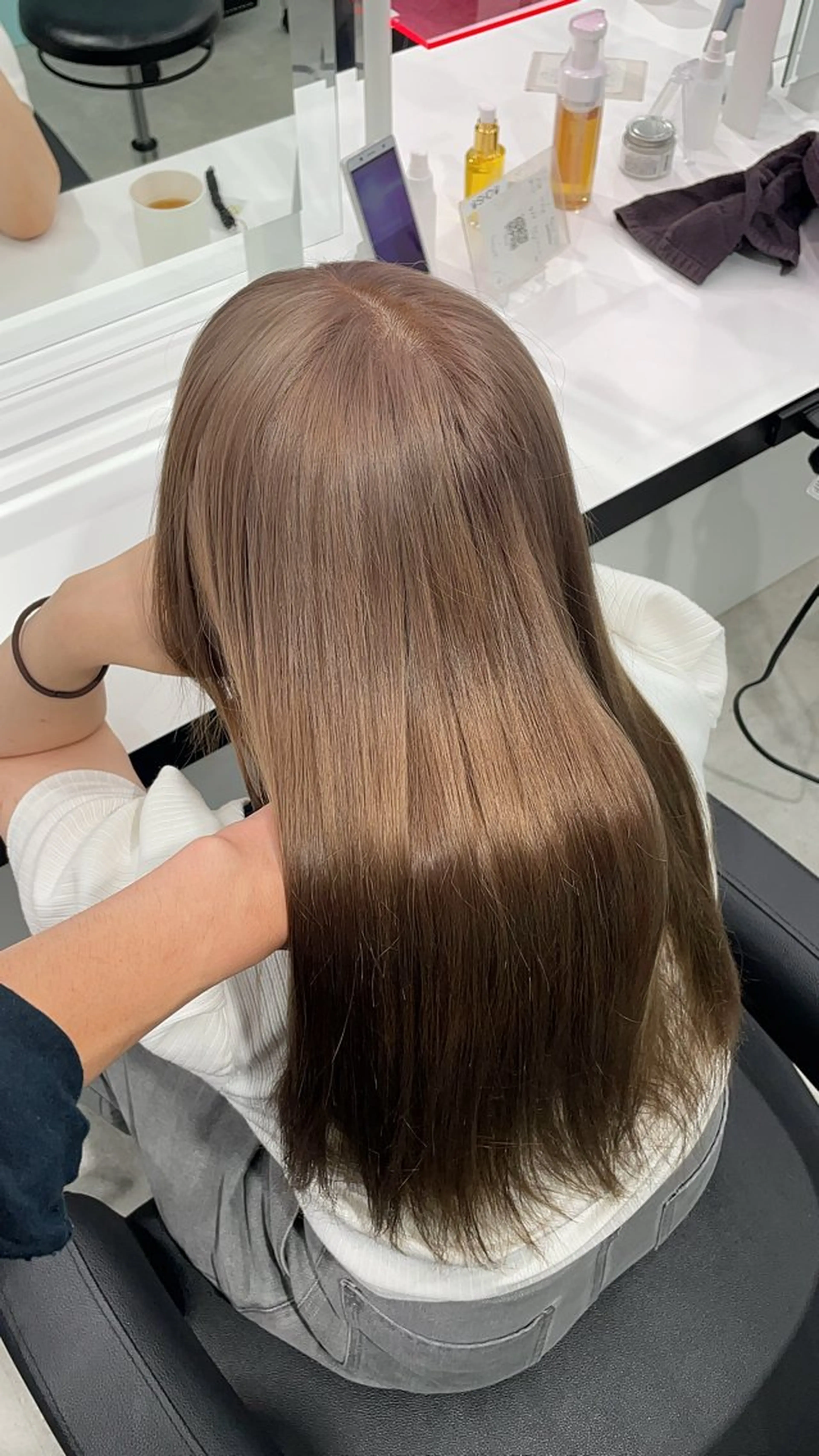 ロング カラー 履歴修正屋さん／ ブロンド／ホワイトのヘアスタイル