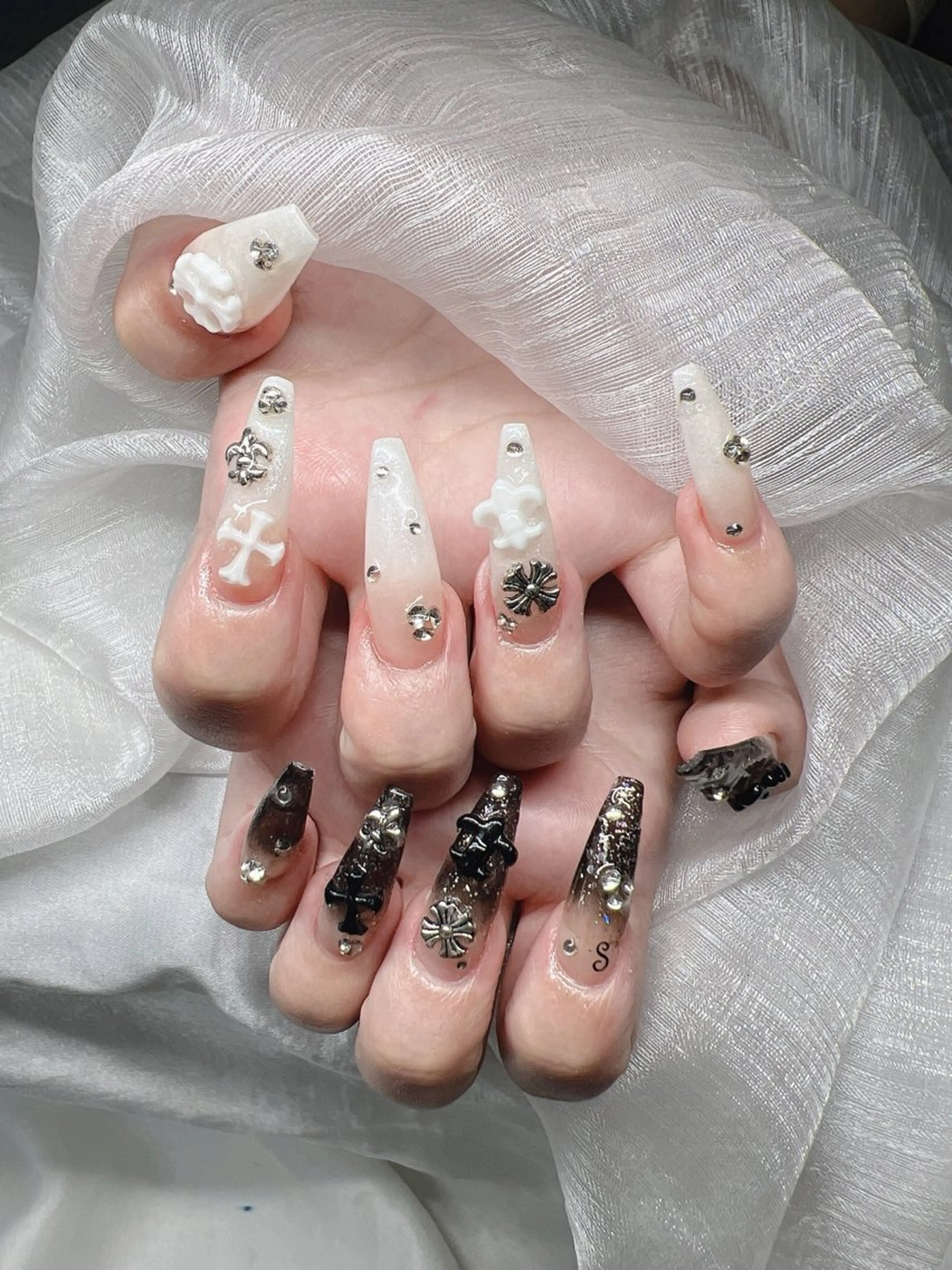 ネイル 長さ出し グラデーション キラキラネイル マグネットネイル ニュアンスネイル ハンドネイル Lee Nailsのネイルデザイン