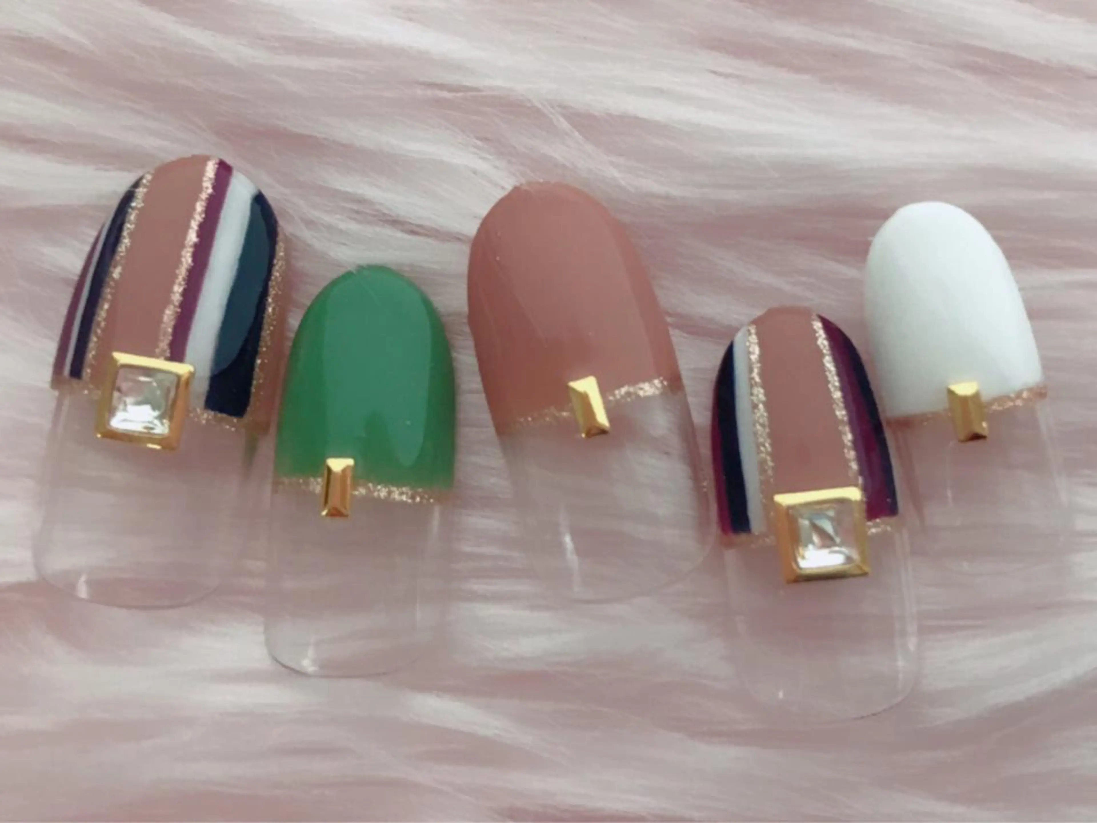 ネイル ストーンネイル Verest 西荻窪のネイルデザイン