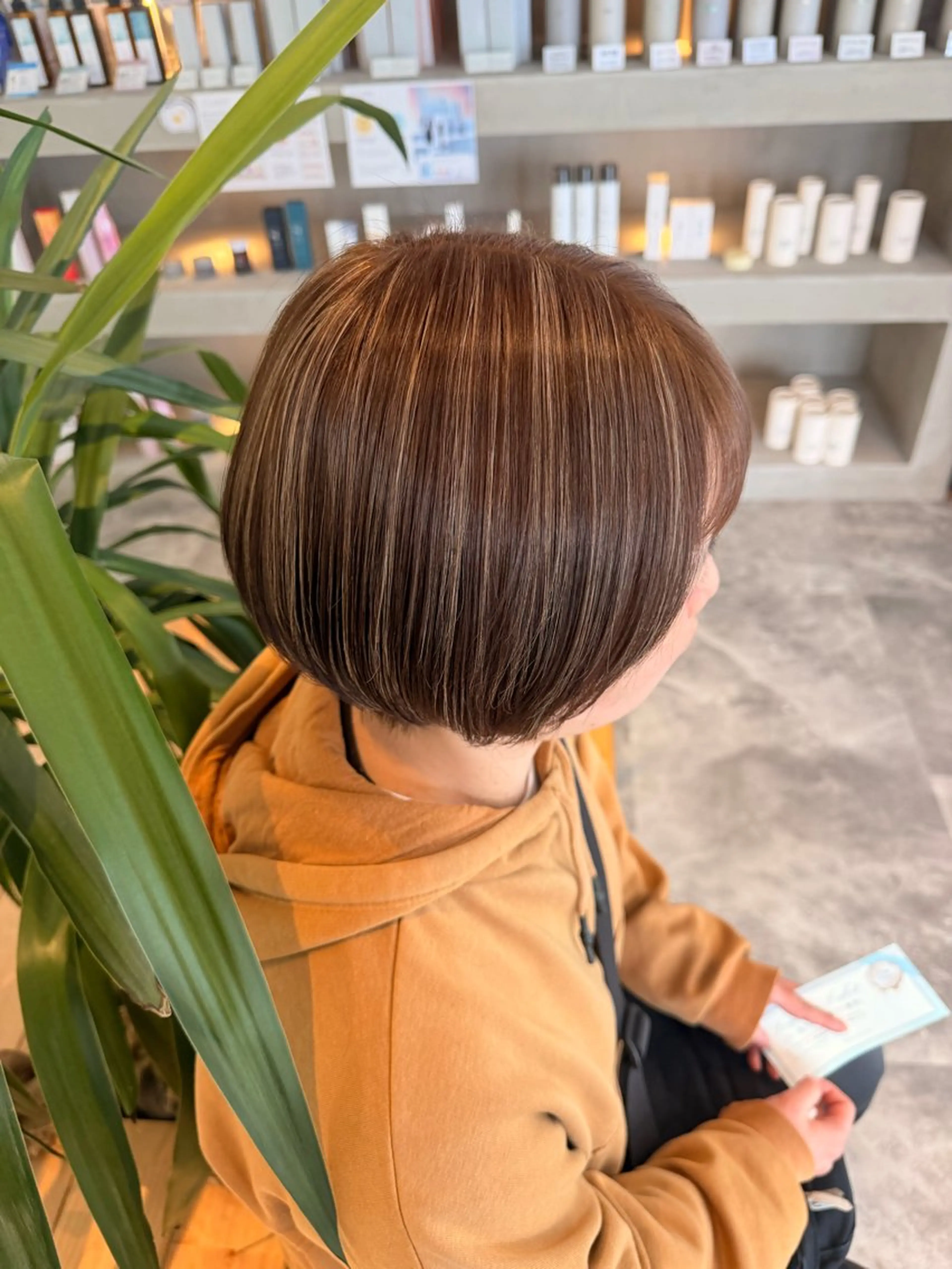 ショート 縮毛矯正🐼暖色 根本侑季のヘアスタイル