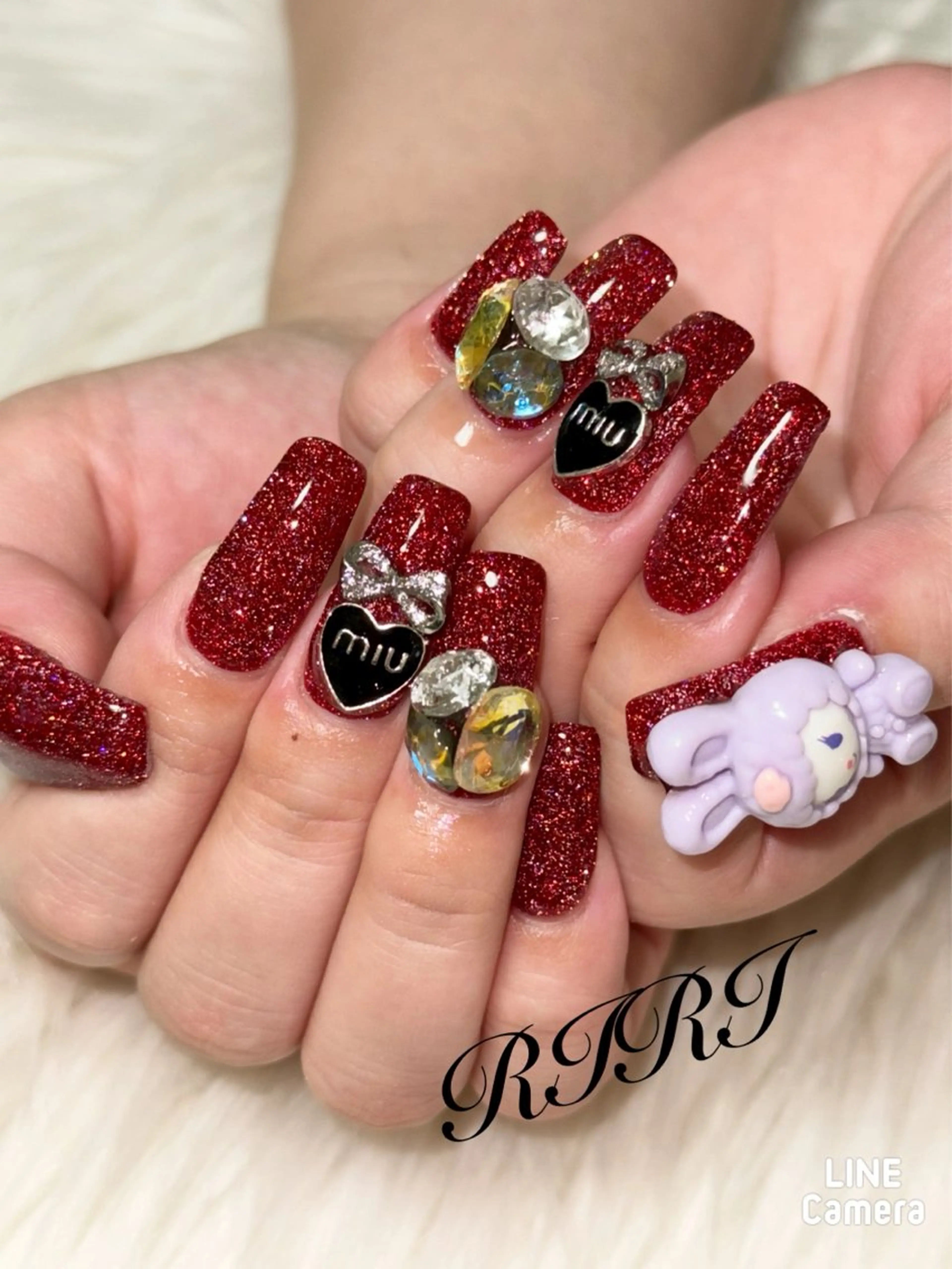 ネイル フラッシュネイル ジェルネイル キラキラネイル 赤色 ショートネイル ハンドネイル riri オーナーのネイルデザイン