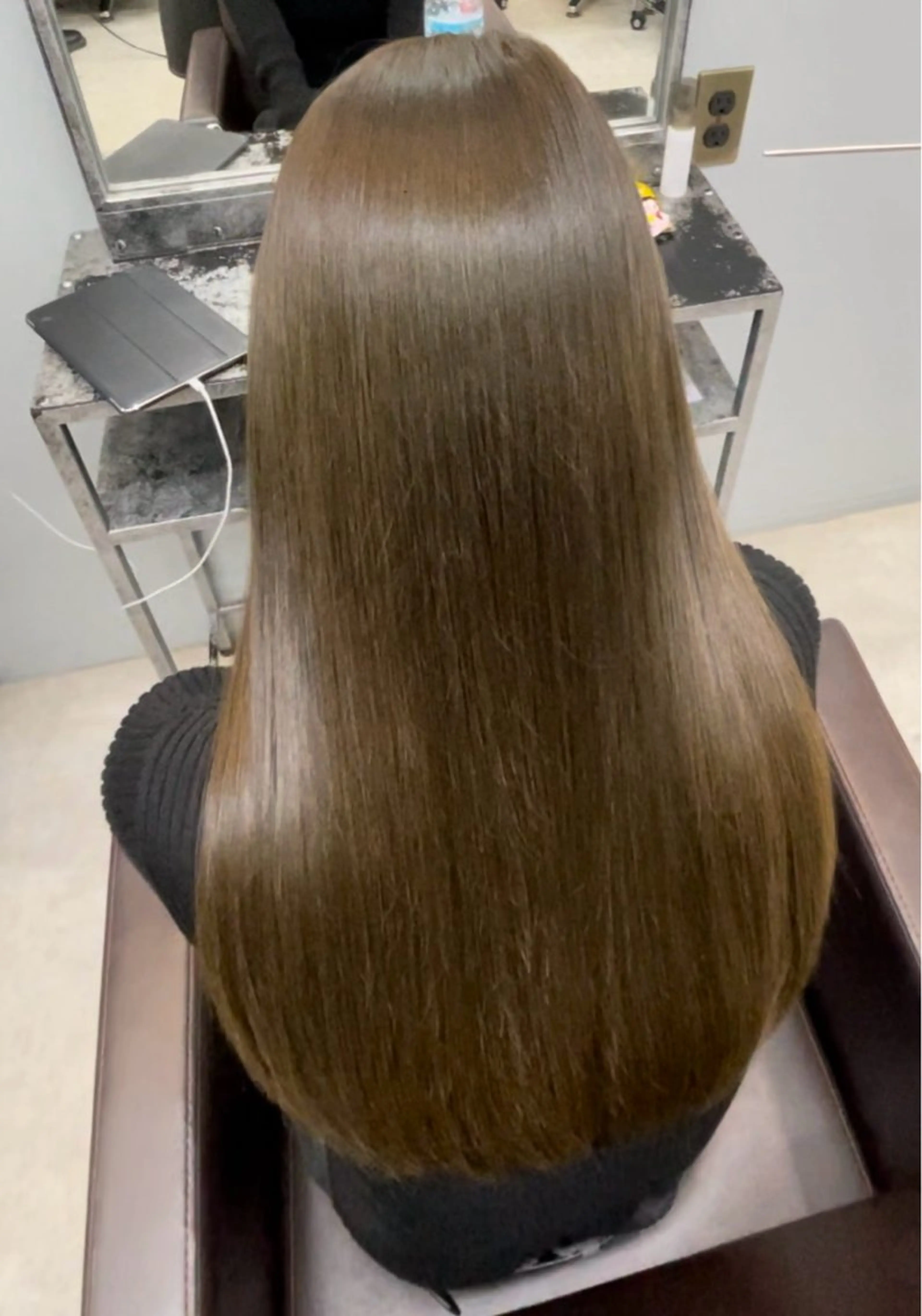 セミロング 佐藤 菜穂のヘアスタイル