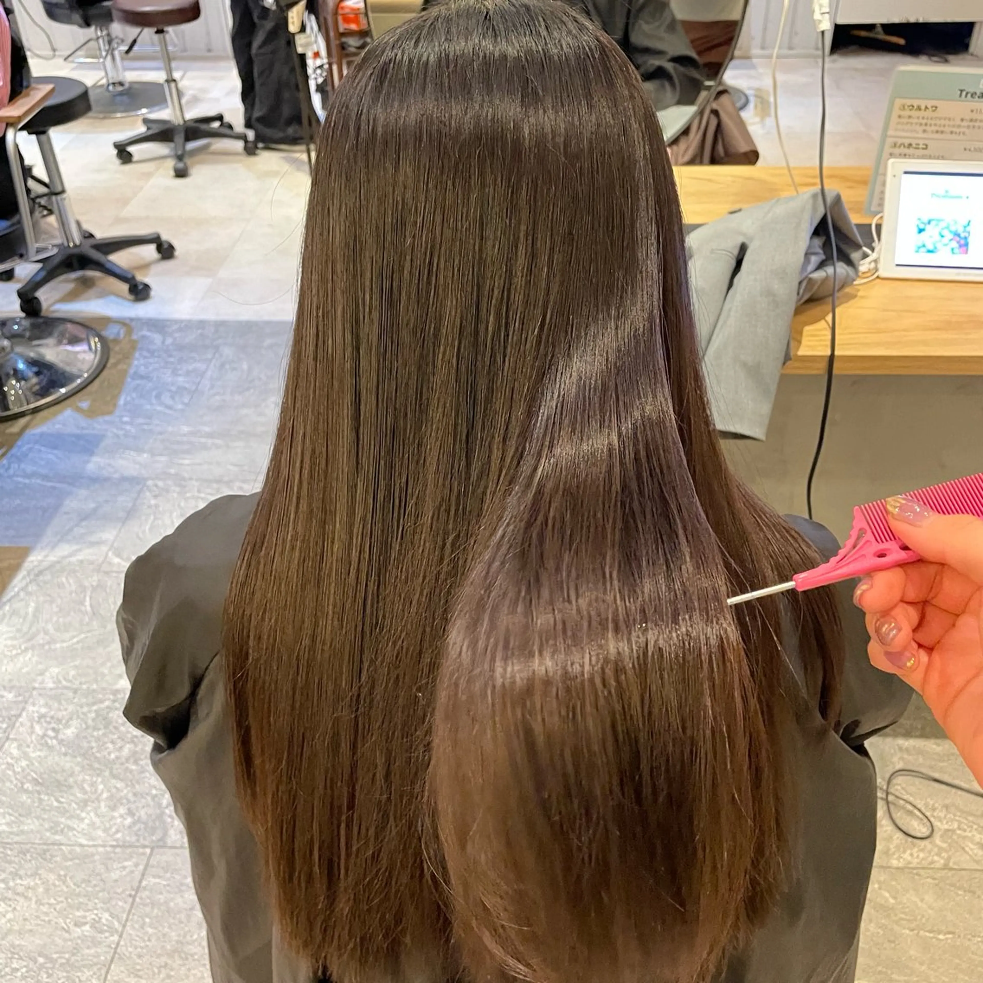 ロング 縮毛矯正 💘韓国レイヤー上 品カラーruru💘のヘアスタイル