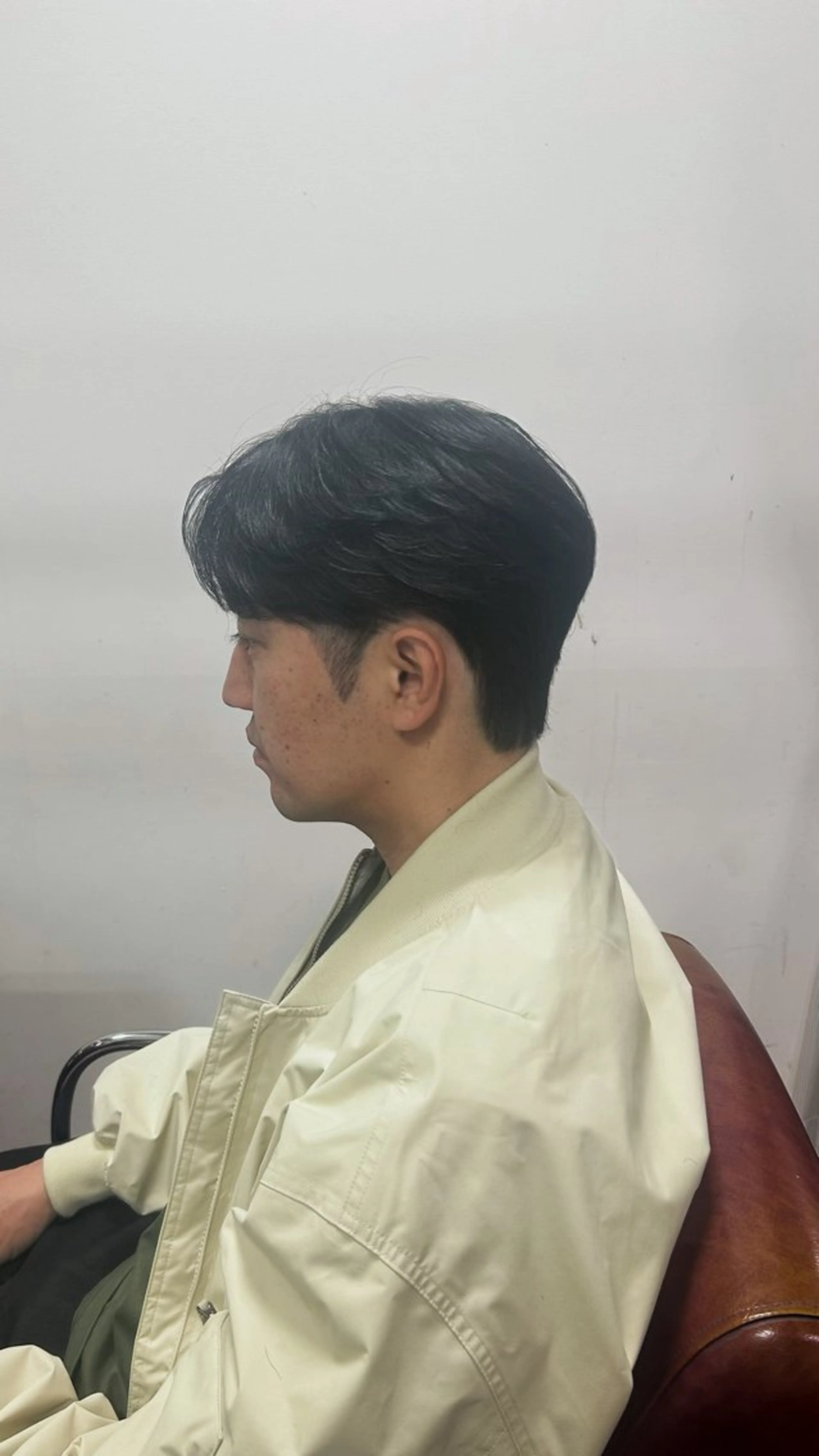 メンズ センターパート ダウンパーマ メンズ韓国風 メンズパーマ 刈り上げ 大畑 拓翔のヘアスタイル