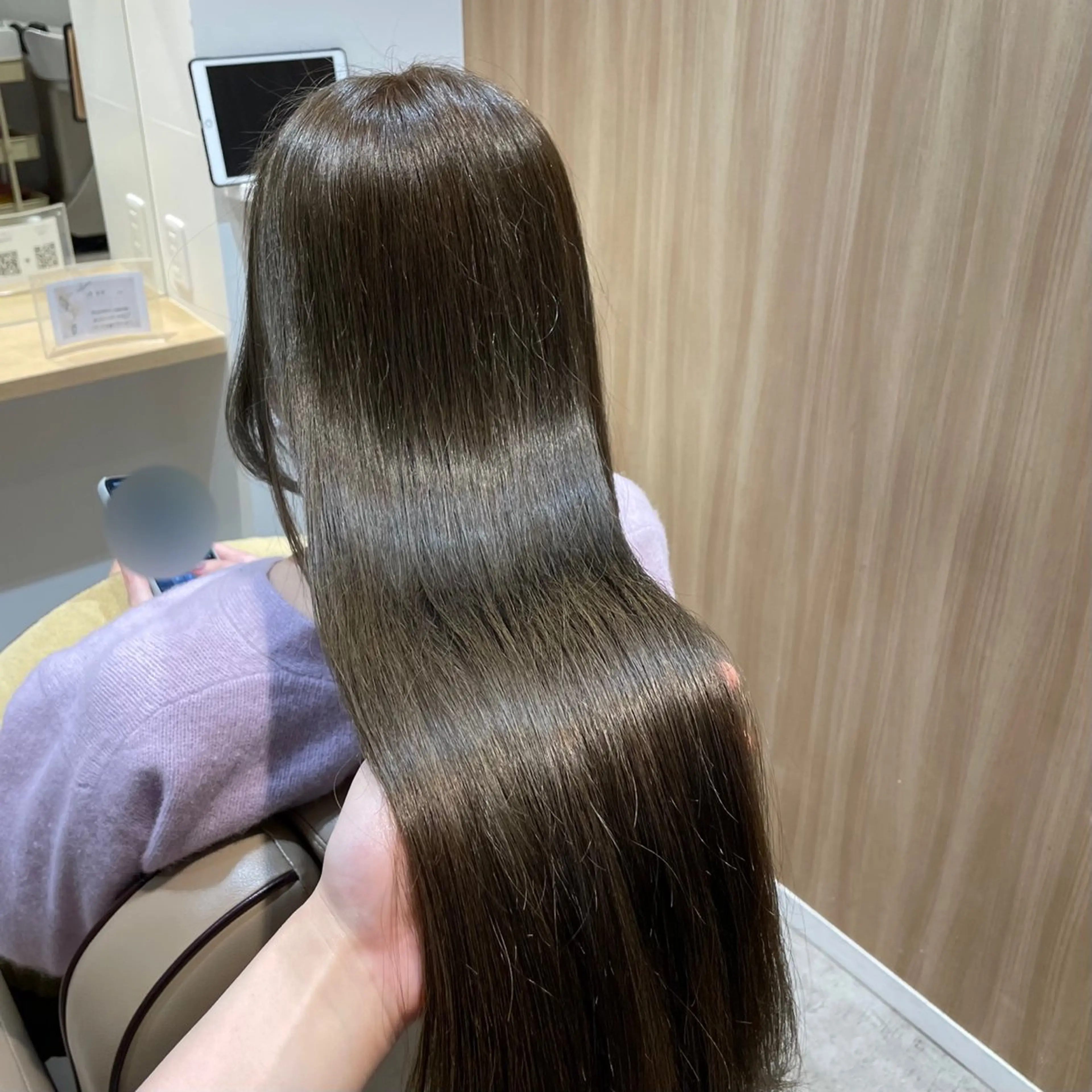 ロング カラー ベージュカラー オリーブベージュ MIKU .のヘアスタイル