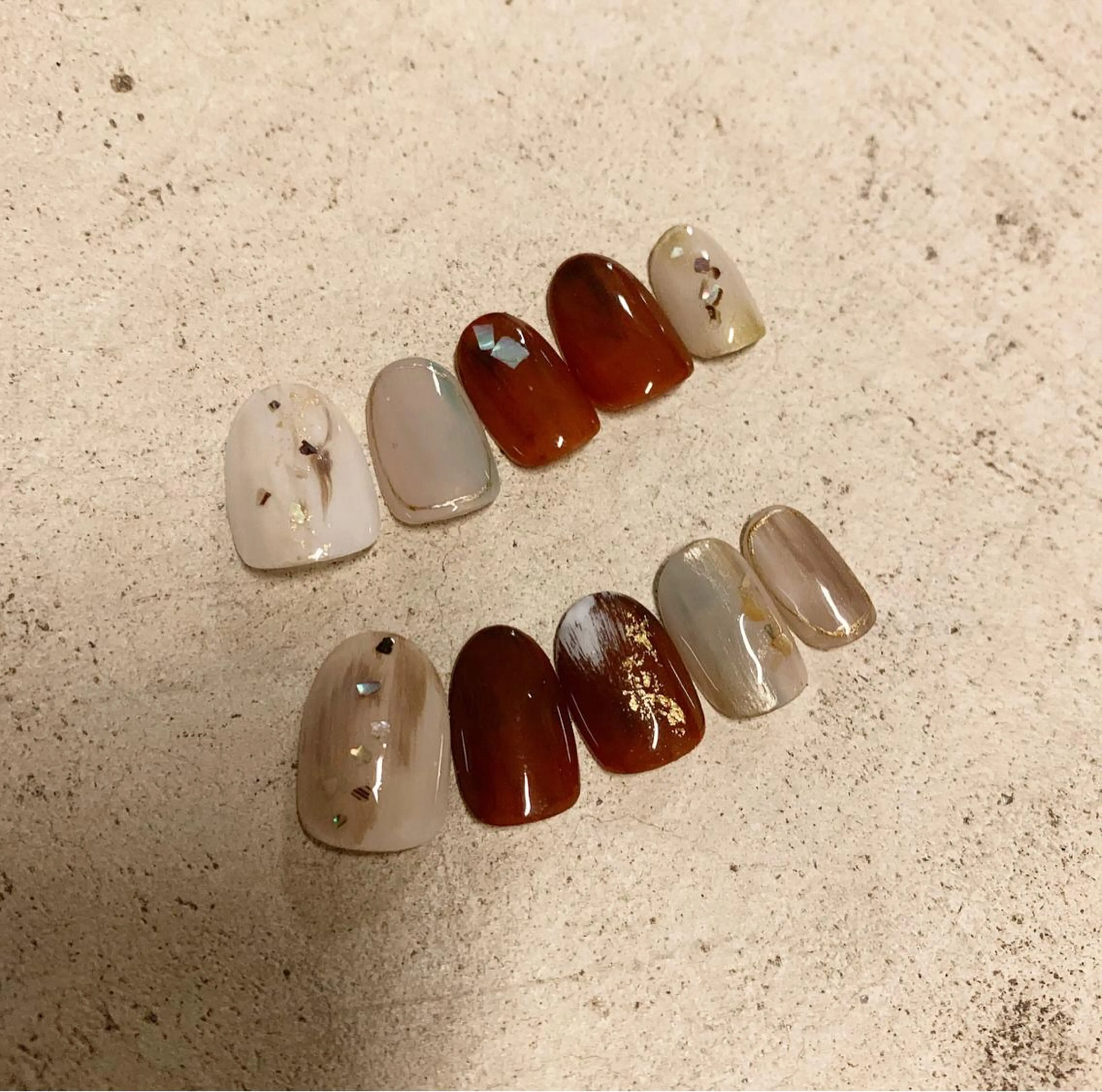 ネイル ブラウン 佐藤 穂乃香のネイルデザイン