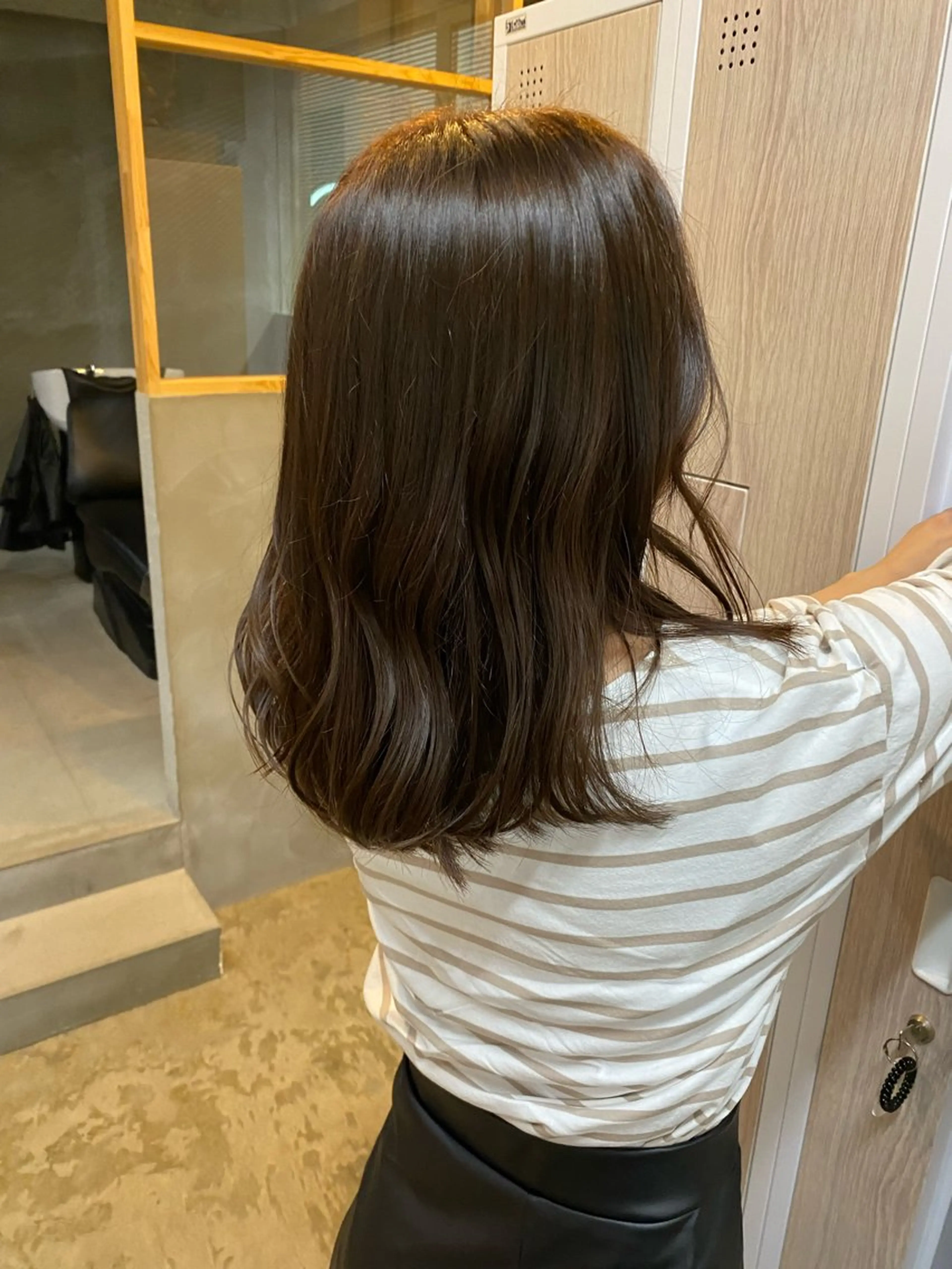 ミディアム カラー ベージュカラー シミズ アスカのヘアスタイル