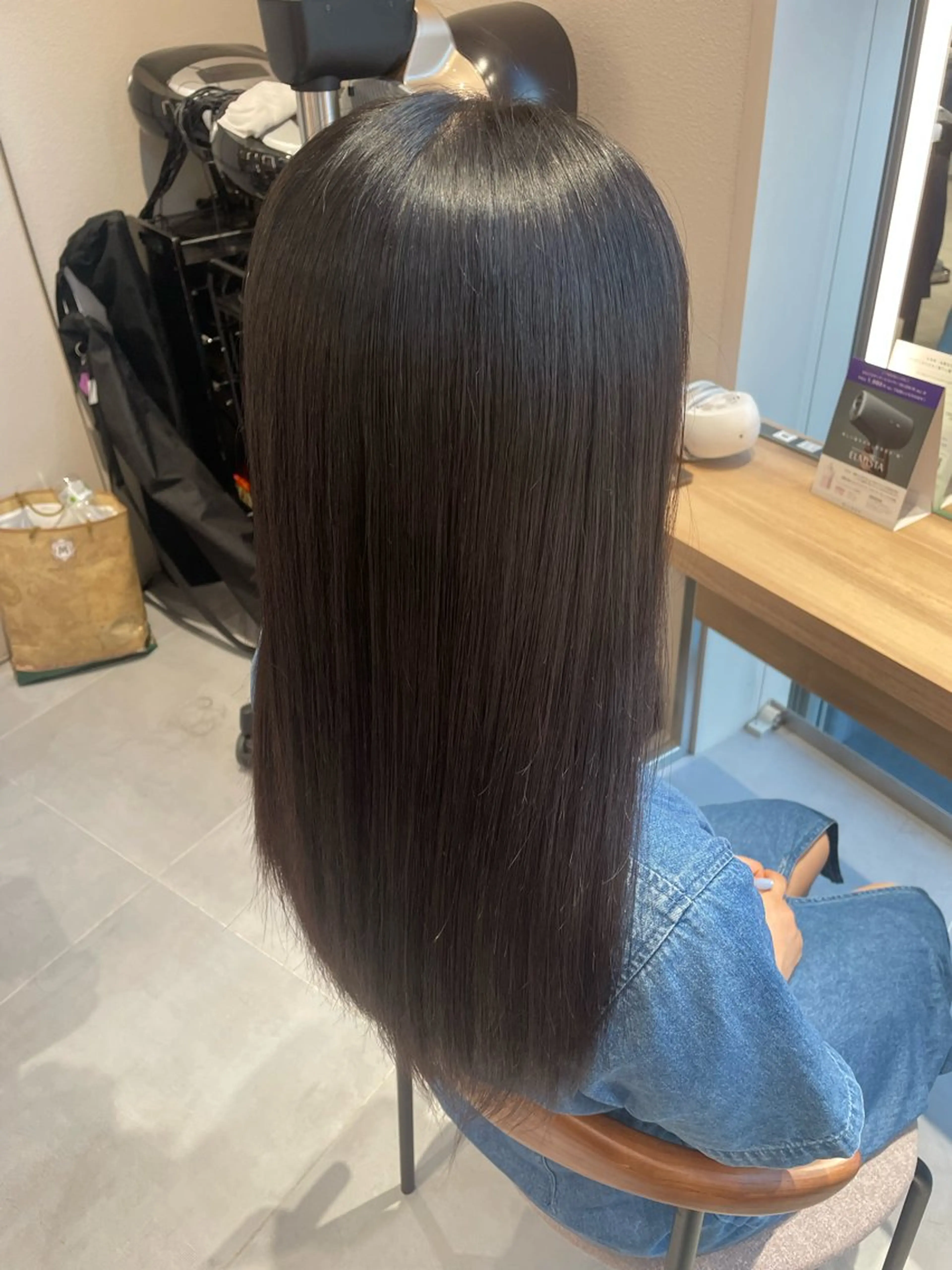 ミディアム youres hair恵比寿本店所属・縮毛矯正×レイヤー カット/飯田 輝のヘアスタイル